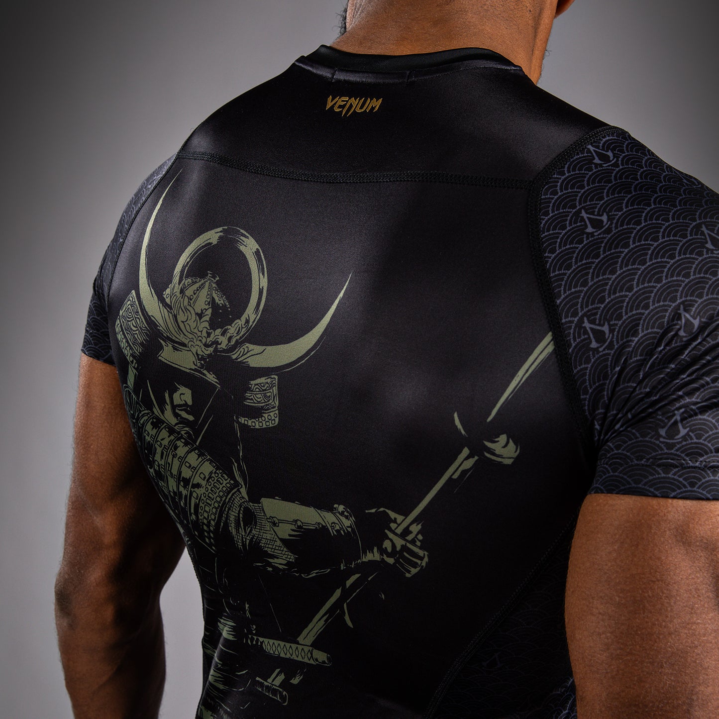 Venum x Assassin’s Creed Shadows Rashguard a maniche corte - Nero