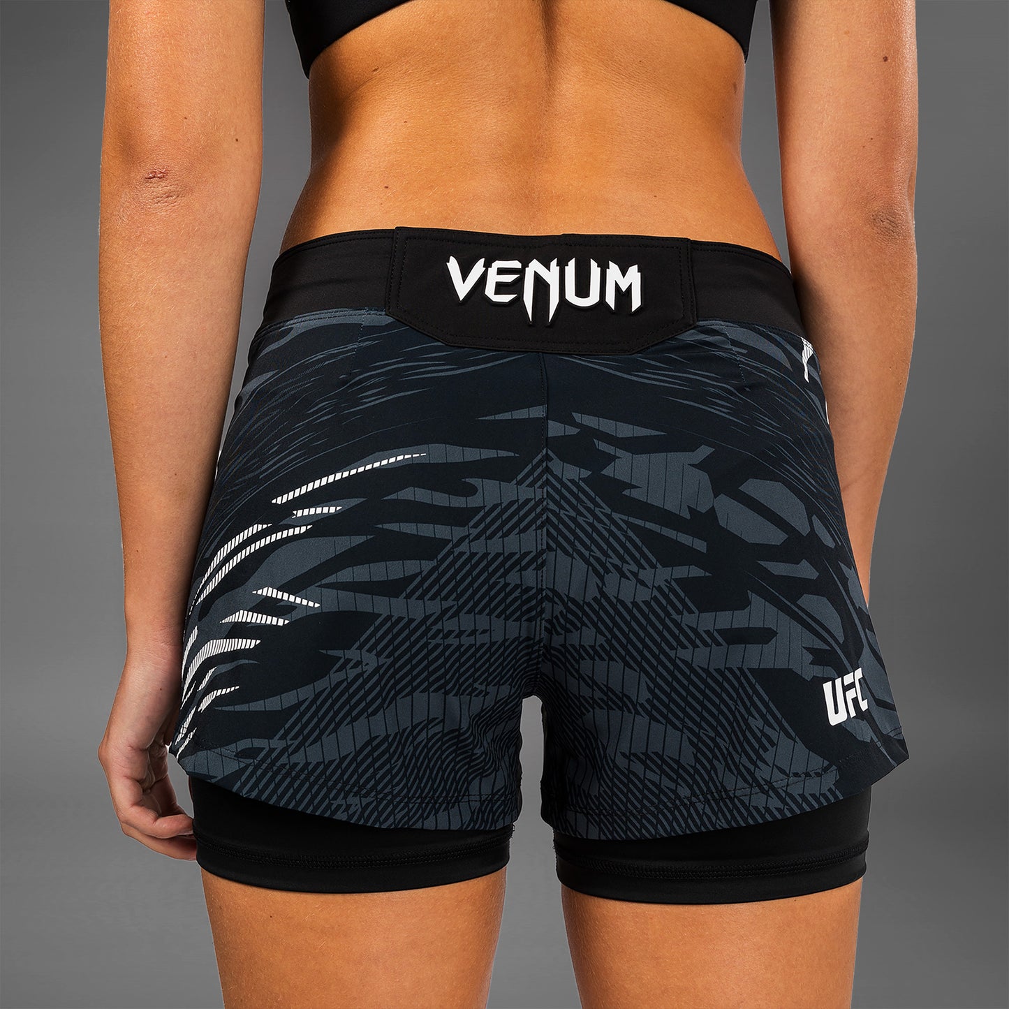 UFC Fusion by Venum Authentic Fight Night Shorts da Lotta per Donna - Nero