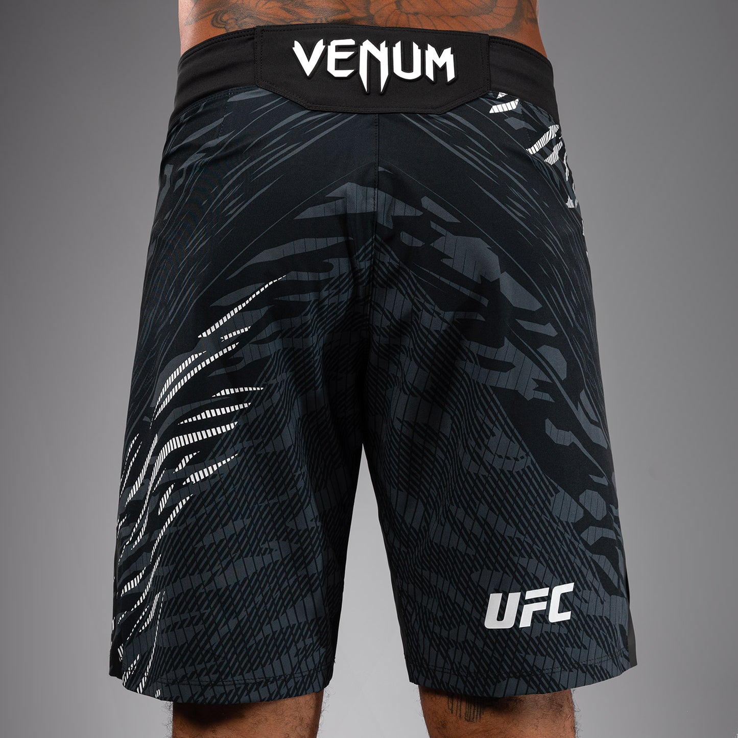 UFC Fusion by Venum Authentic Fight Night Shorts da Lotta per Uomo - Fit Largo - Nero