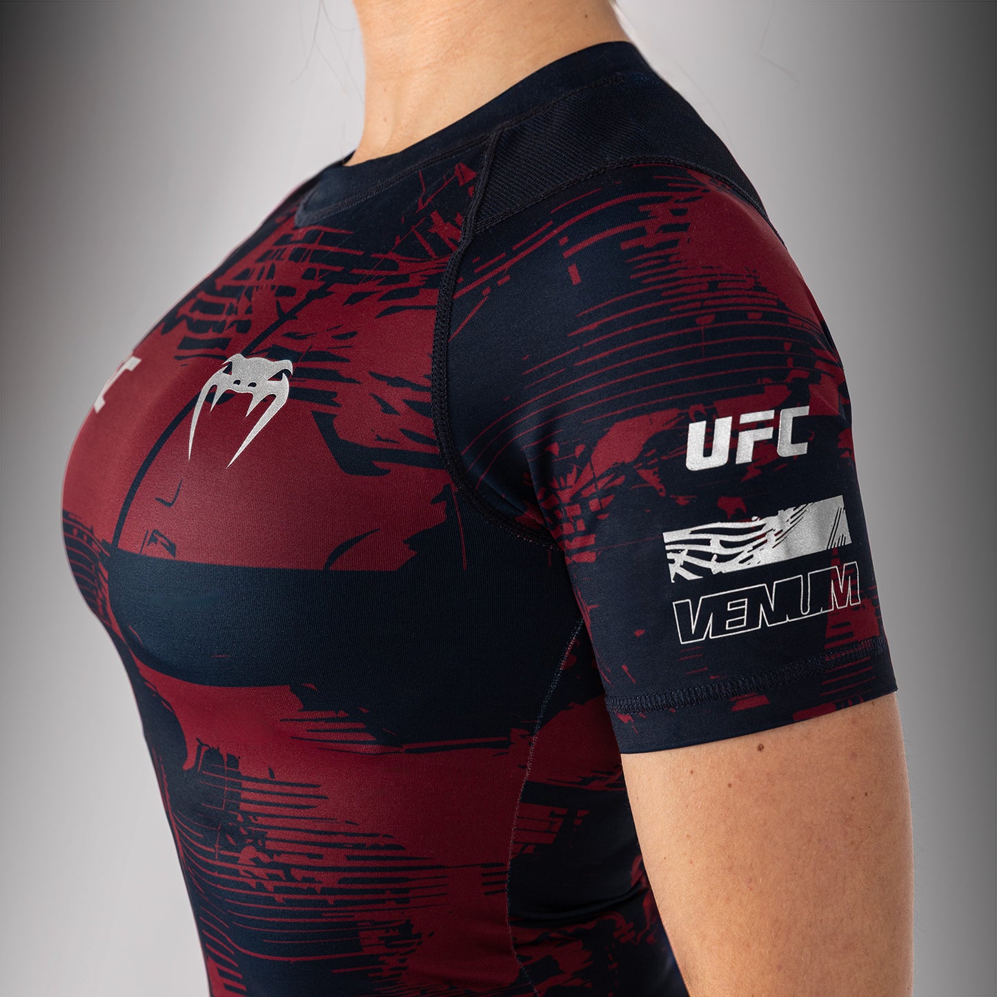 UFC Zenith by Venum Authentic Fight Week Rashguard maniche corte Performance Donna - Blu navy/Bordeaux/Argento