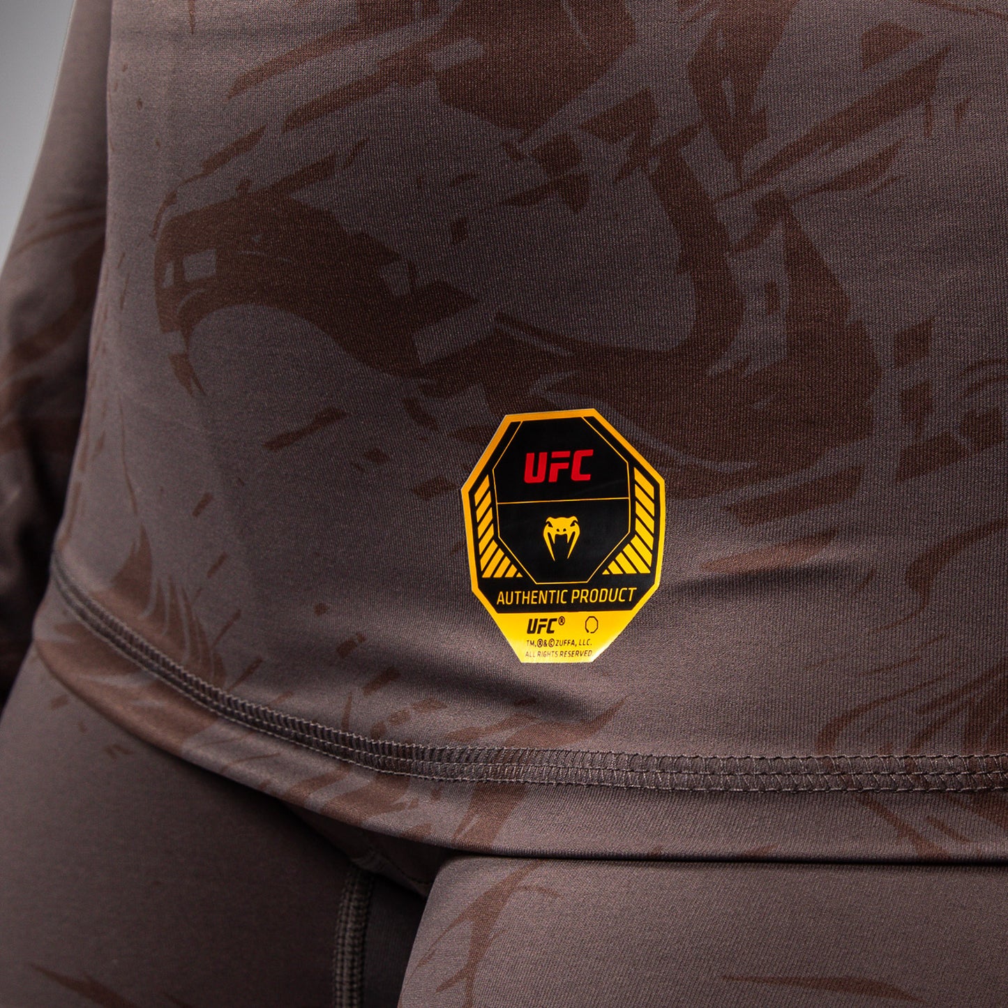 UFC Fusion by Venum Fight Week Rashguard a Manica Lunga Performance per Donna - Marrone terra