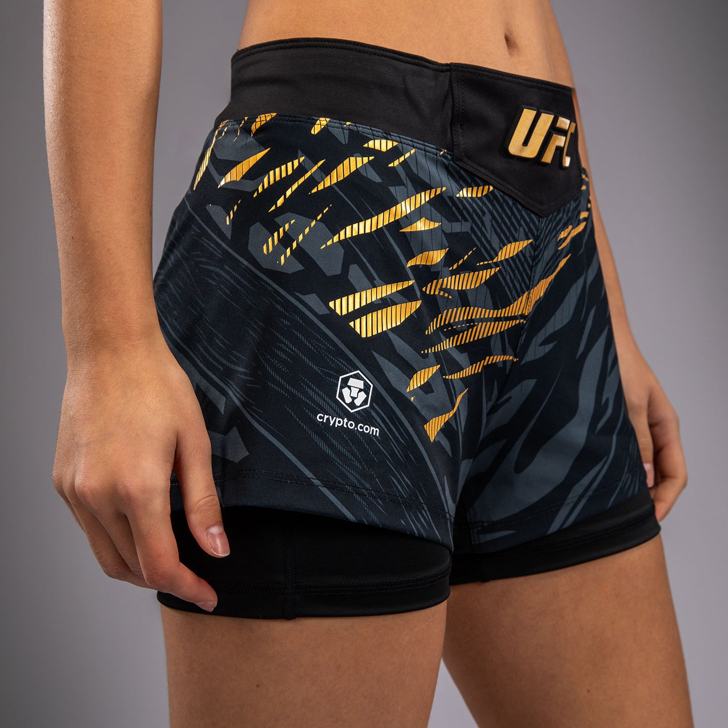 UFC Fusion by Venum Authentic Fight Night Shorts da Lotta per Donna - Champion