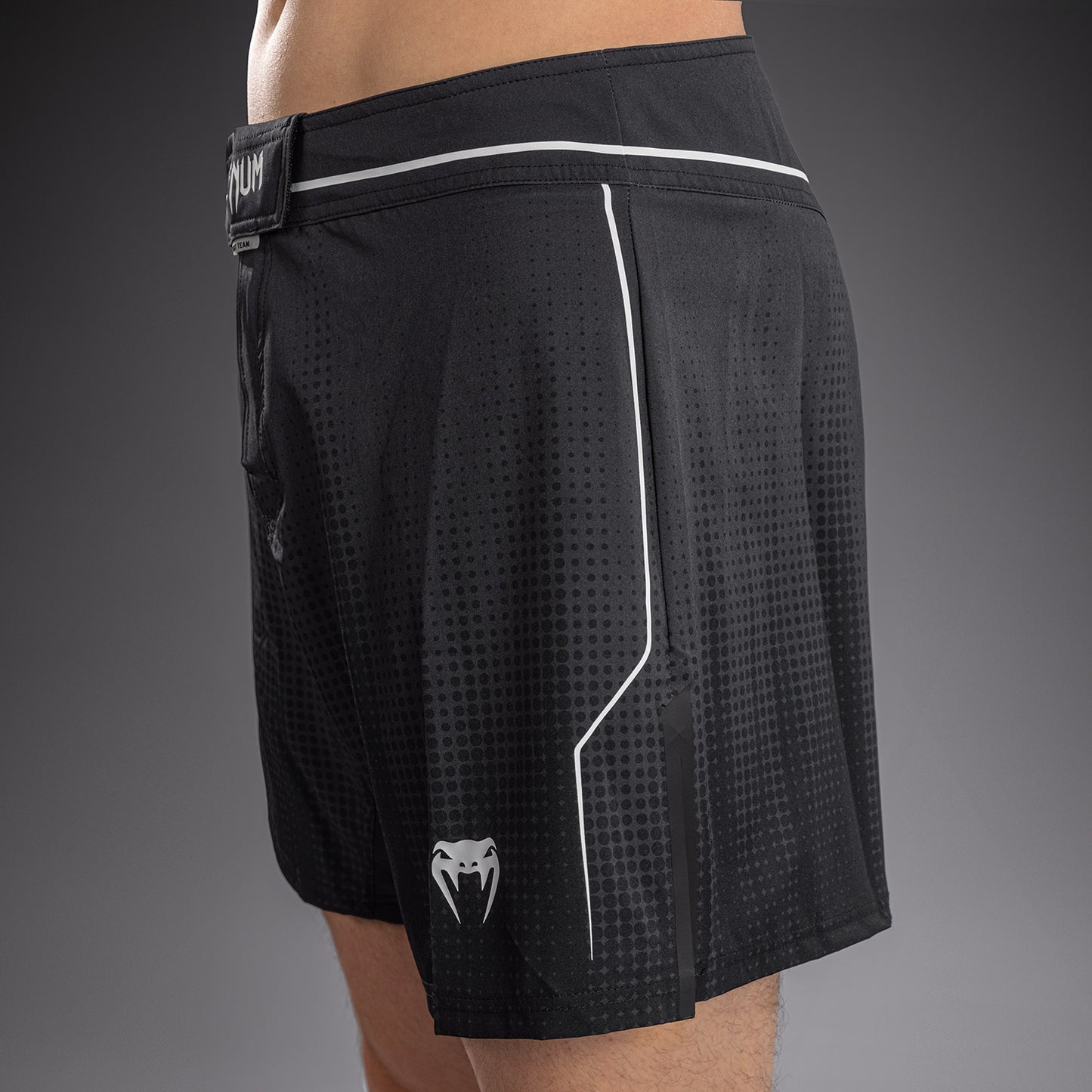 Venum Stealth Pantaloncini da Combattimento – Nero/Bianco