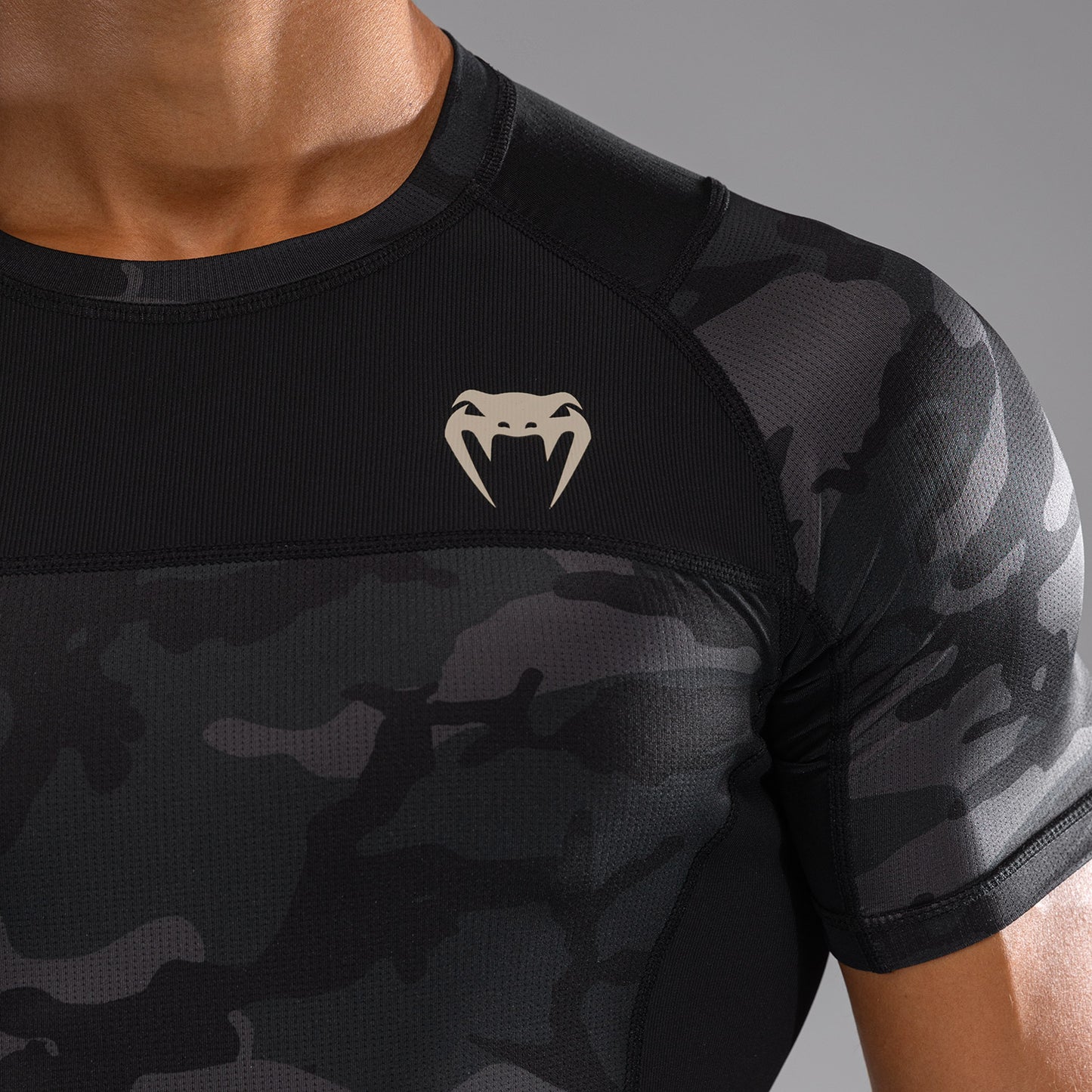 Venum G-Fit Air Rashguard a maniche Corte - Camo Urbano Digitale