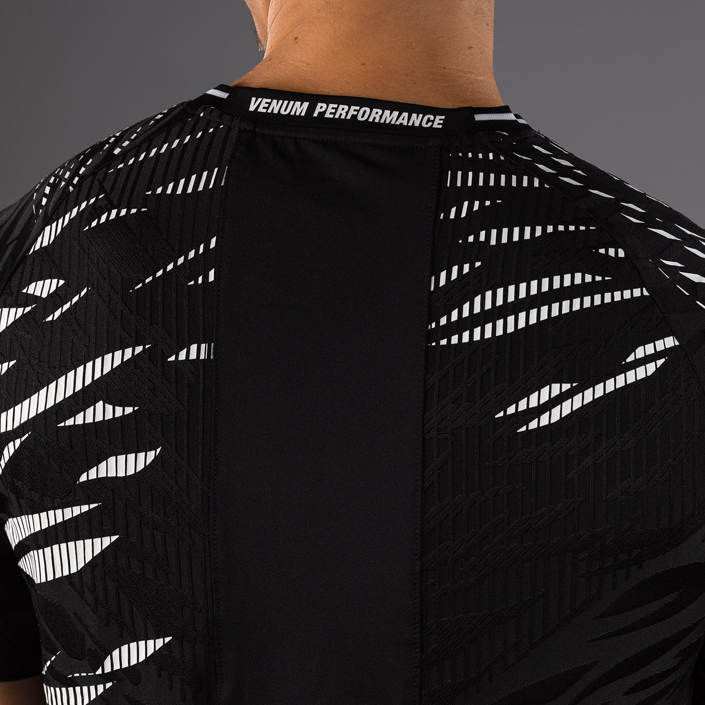 UFC Fusion by Venum Authentic Fight Night Maglietta Dry Tech per Uomo - Nero