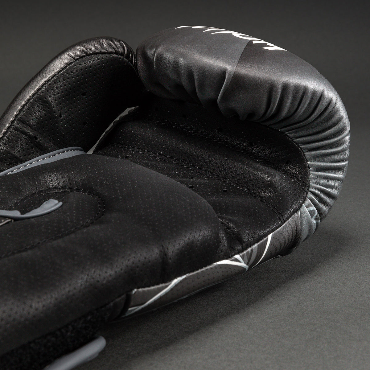 Venum Crimson Viper 2.0 Impact Guantoni da boxe - Nero/Grigio
