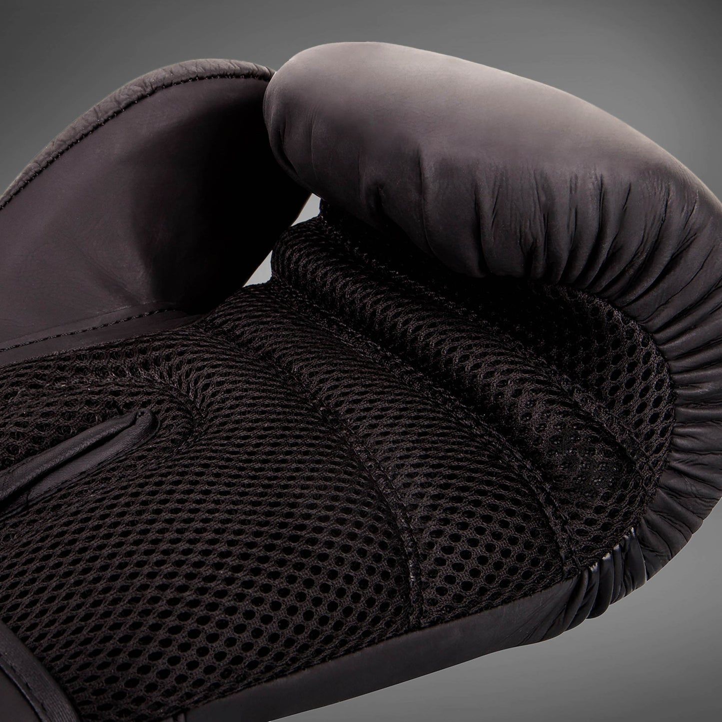 Ringhorns Charger by Venum Boxing Gloves – Nero/Nero