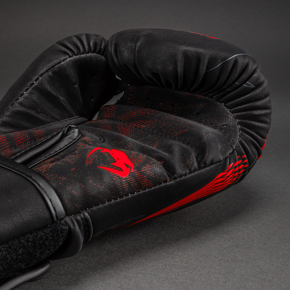 Venum Impact Amazonia Reborn Guantoni da boxe Impact - Nero/Rosso