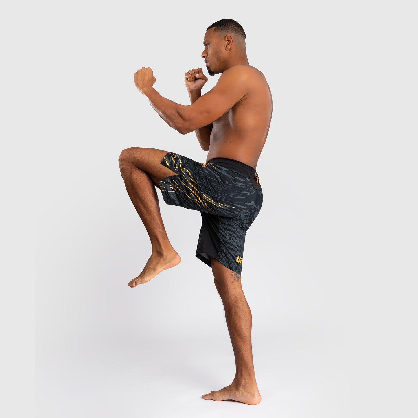 UFC Fusion by Venum Personalizzati Authentic Fight Night Shorts da Lotta per Uomo - Fit Largo - Campione