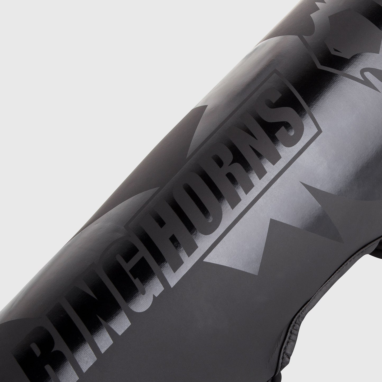 Ringhorns Charger by Venum Shin Guards – Nero/Nero