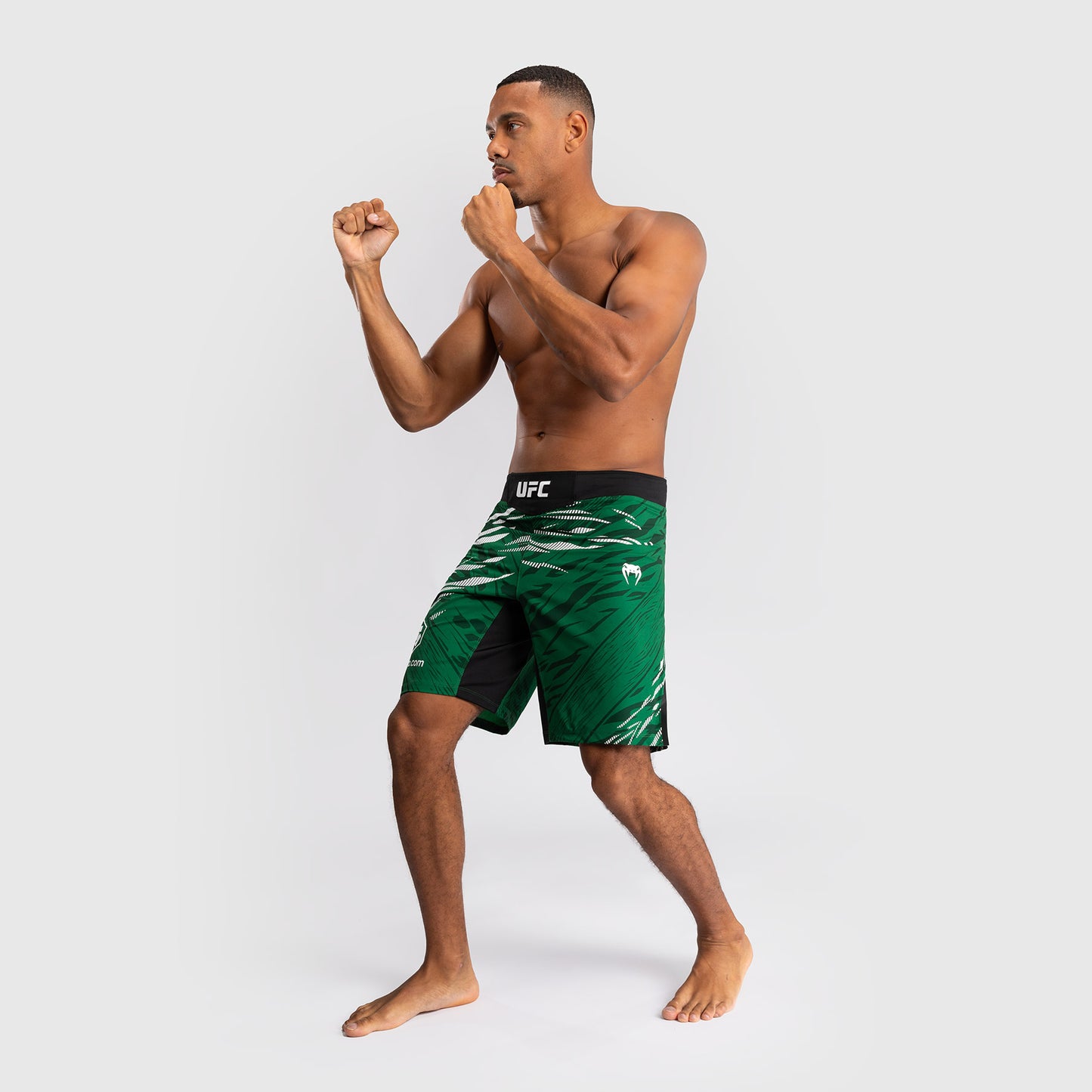 UFC Fusion by Venum Personalizzati Authentic Fight Night Shorts da Lotta per Uomo - Fit Largo - Verde