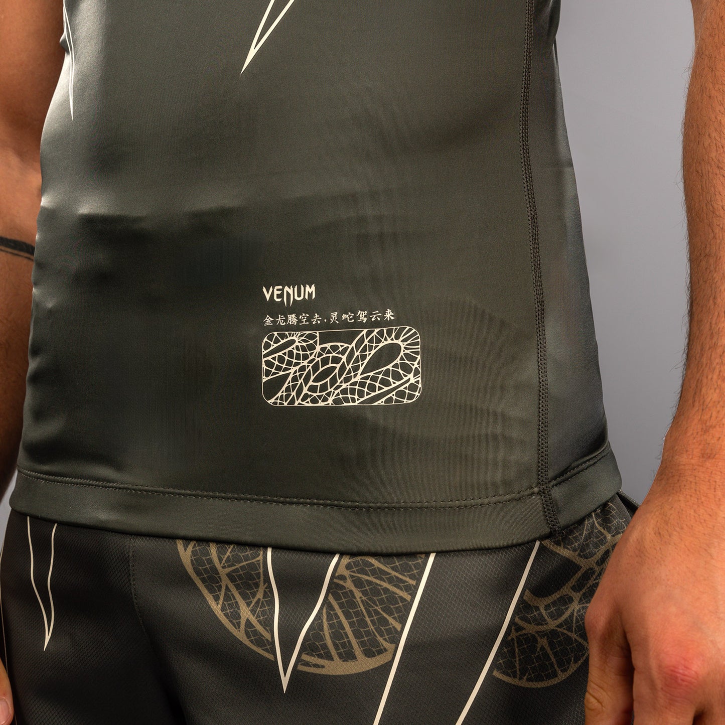 Venum Serpenti Rashguard a maniche corte – Kaki/Bronzo/Avorio
