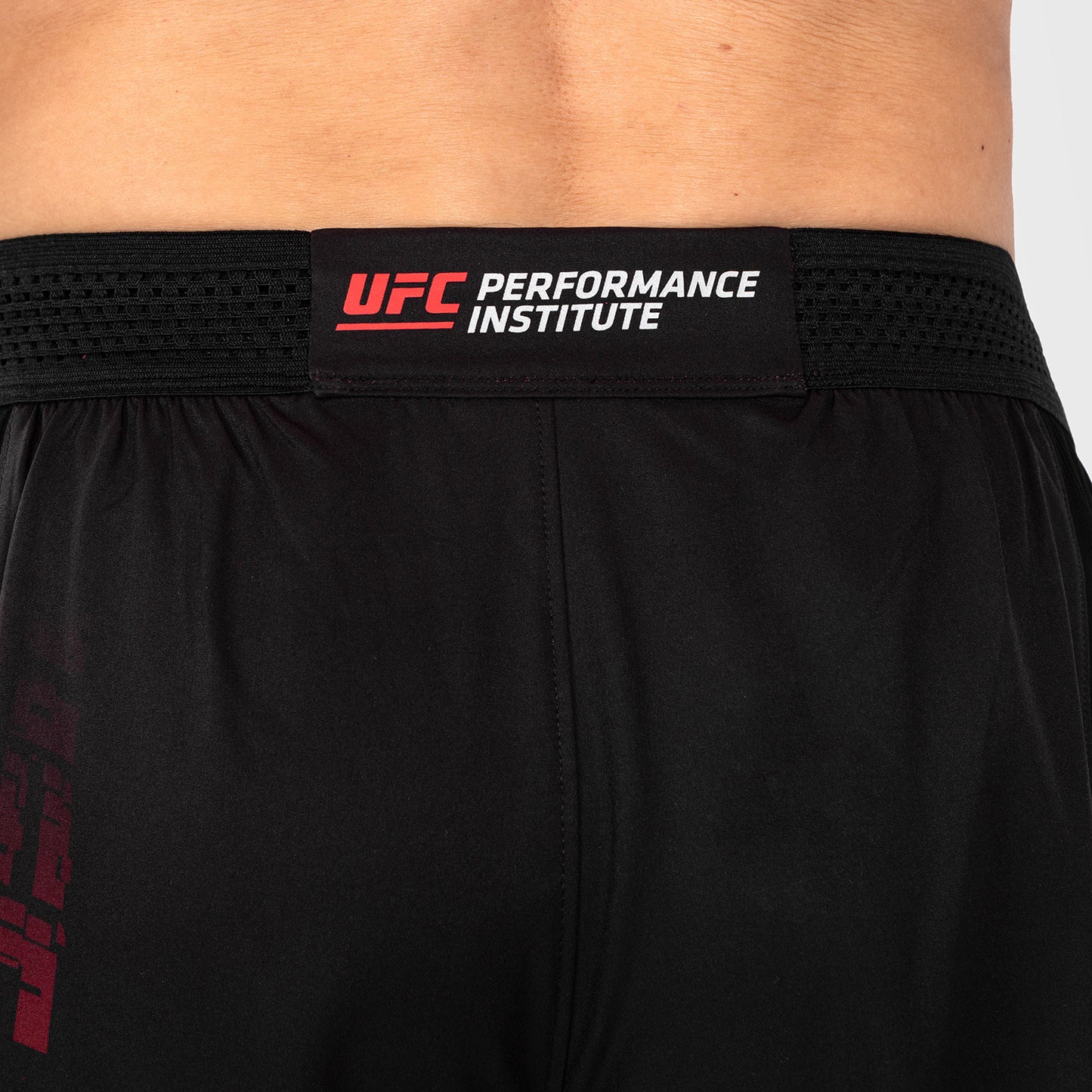 UFC Venum Performance Institute 2.0 Pantaloncini da uomo - Nero/Rosso