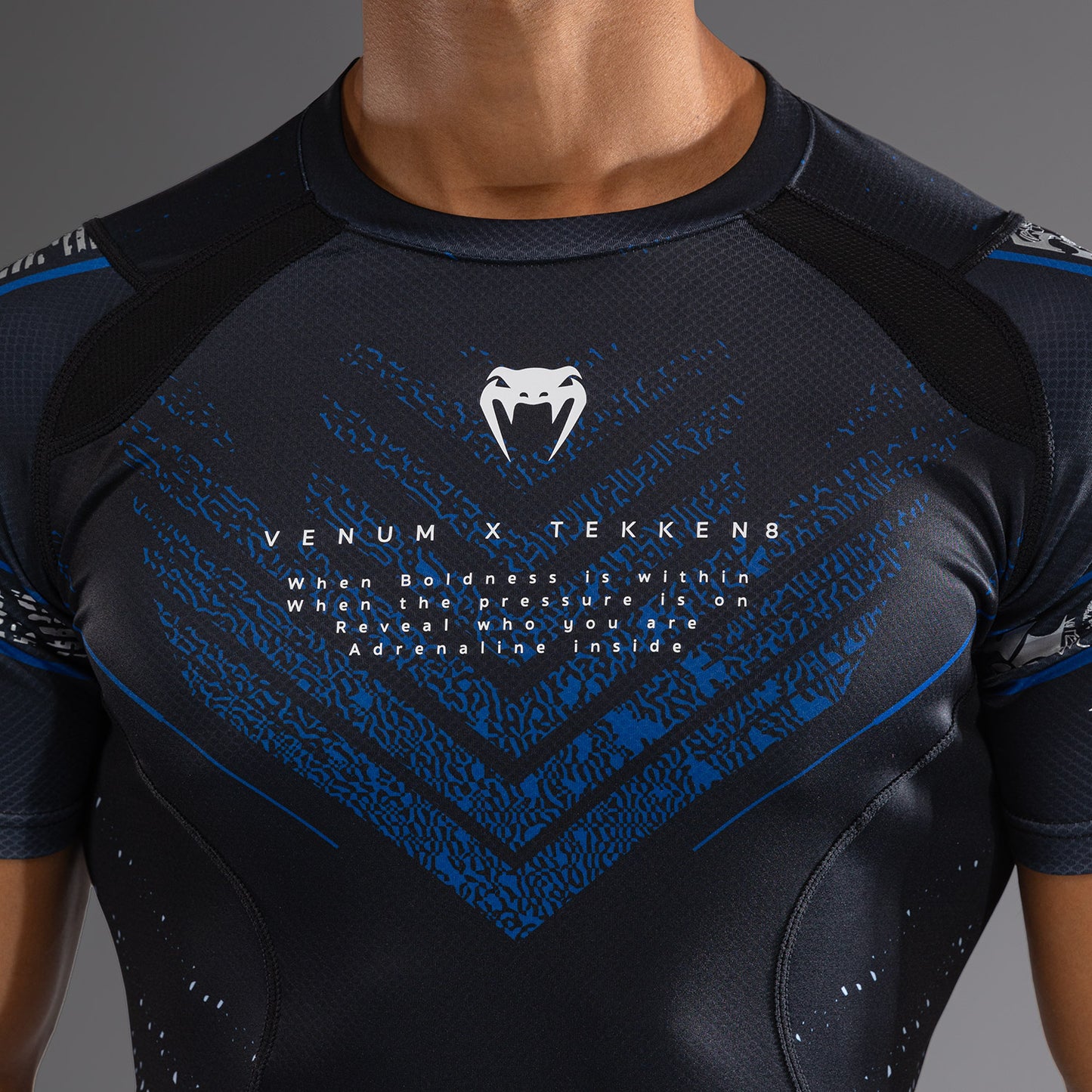 Venum x TEKKEN 8 - Paul Phoenix Rashguard a maniche Corte - Nero/Blu
