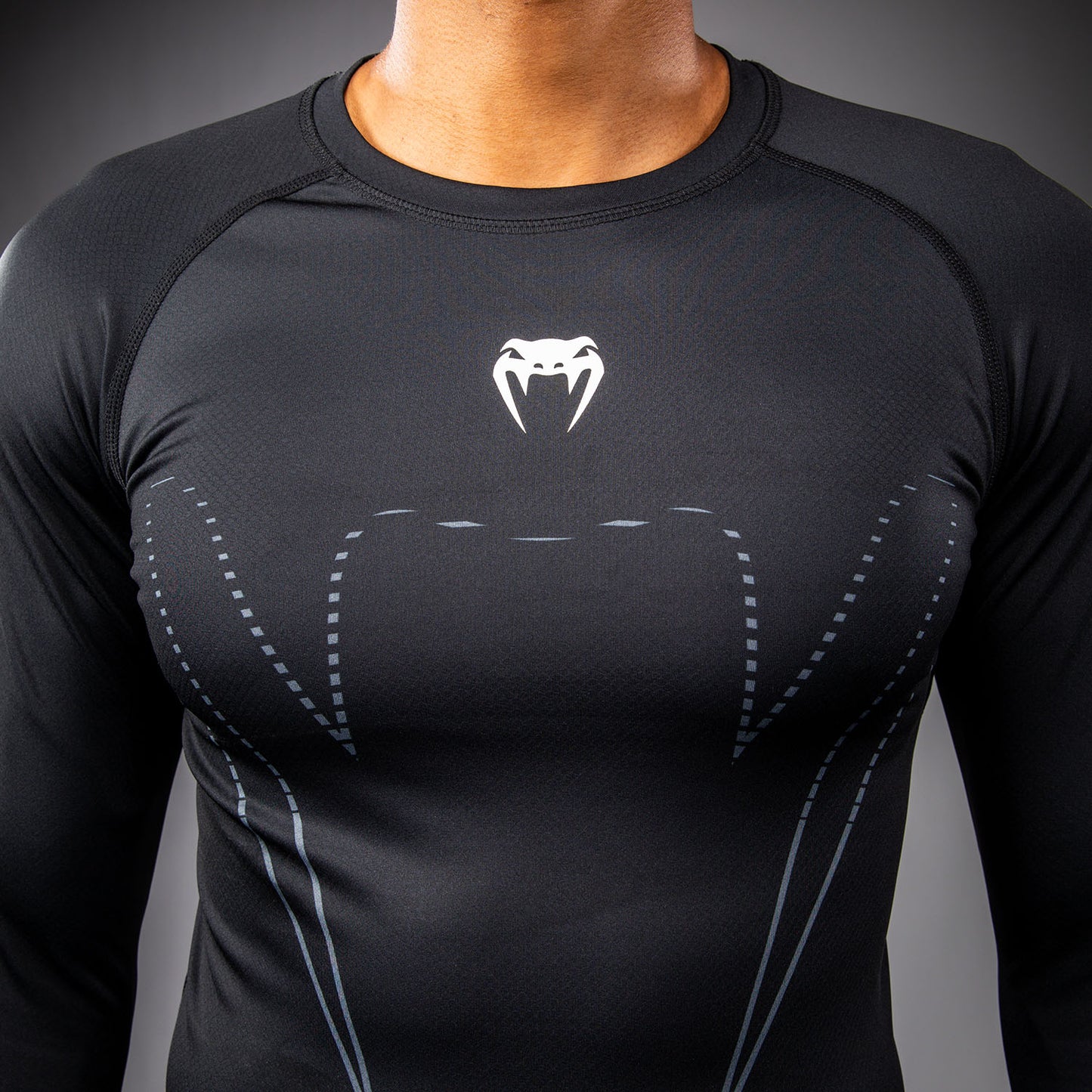 Venum Edge Rashguard a Maniche Lunghe – Nero/Sabbia