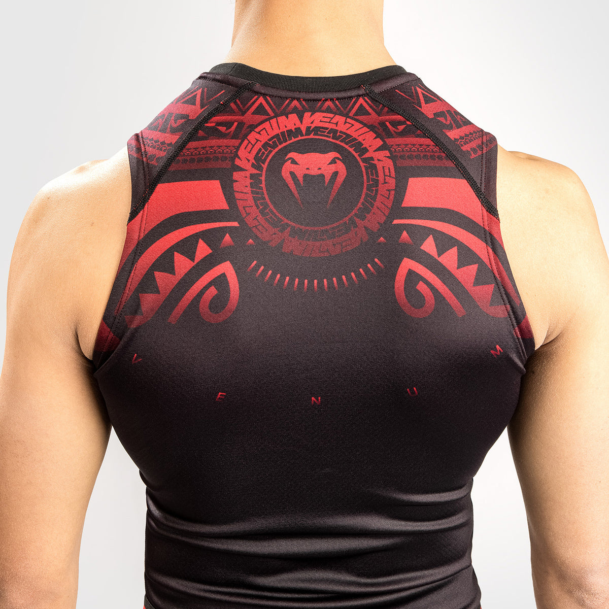 Venum Nakahi Rashguard Senza Maniche - Nero/Rosso