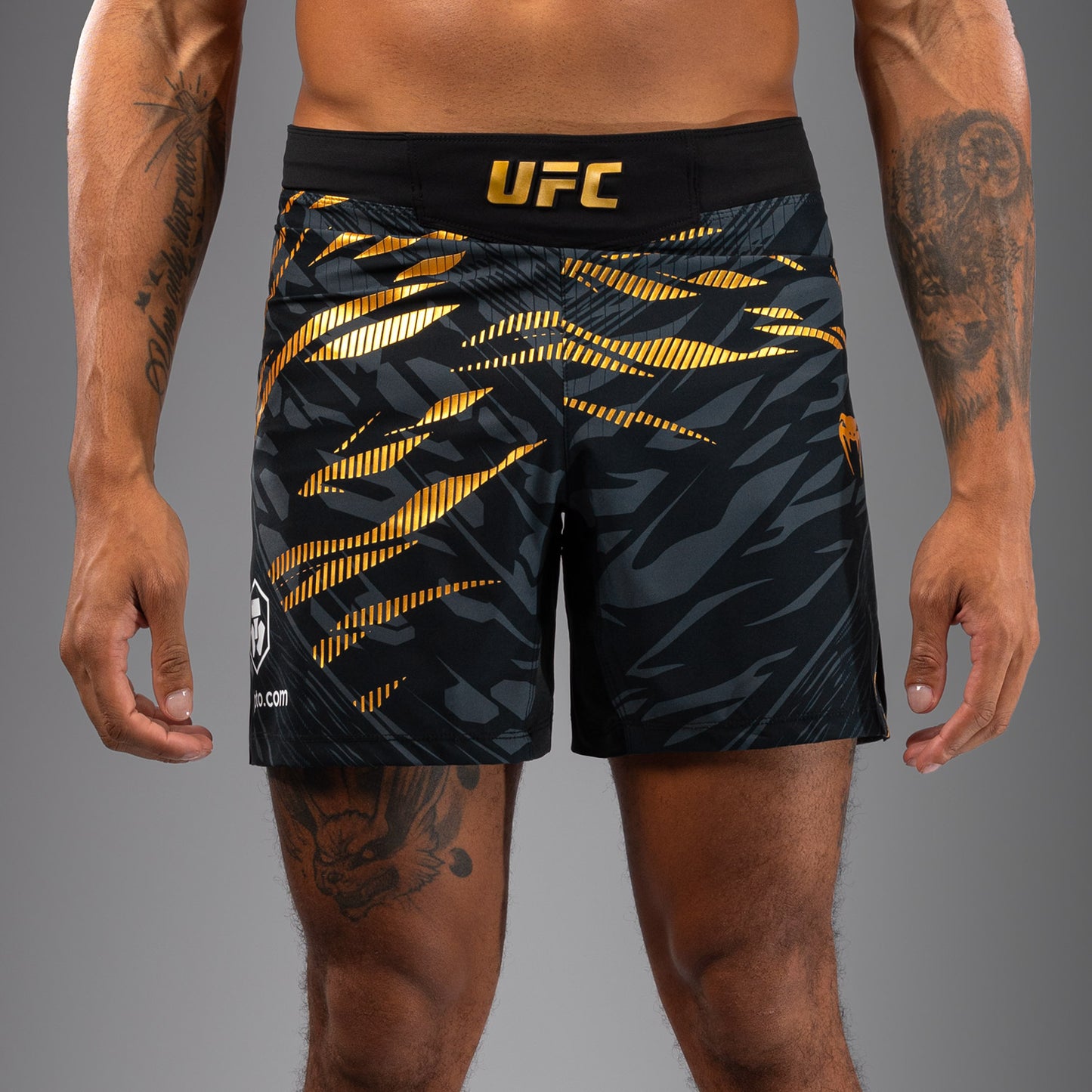 UFC Fusion by Venum Authentic Fight Night Shorts da Lotta per Uomo - Fit Corto - Champion