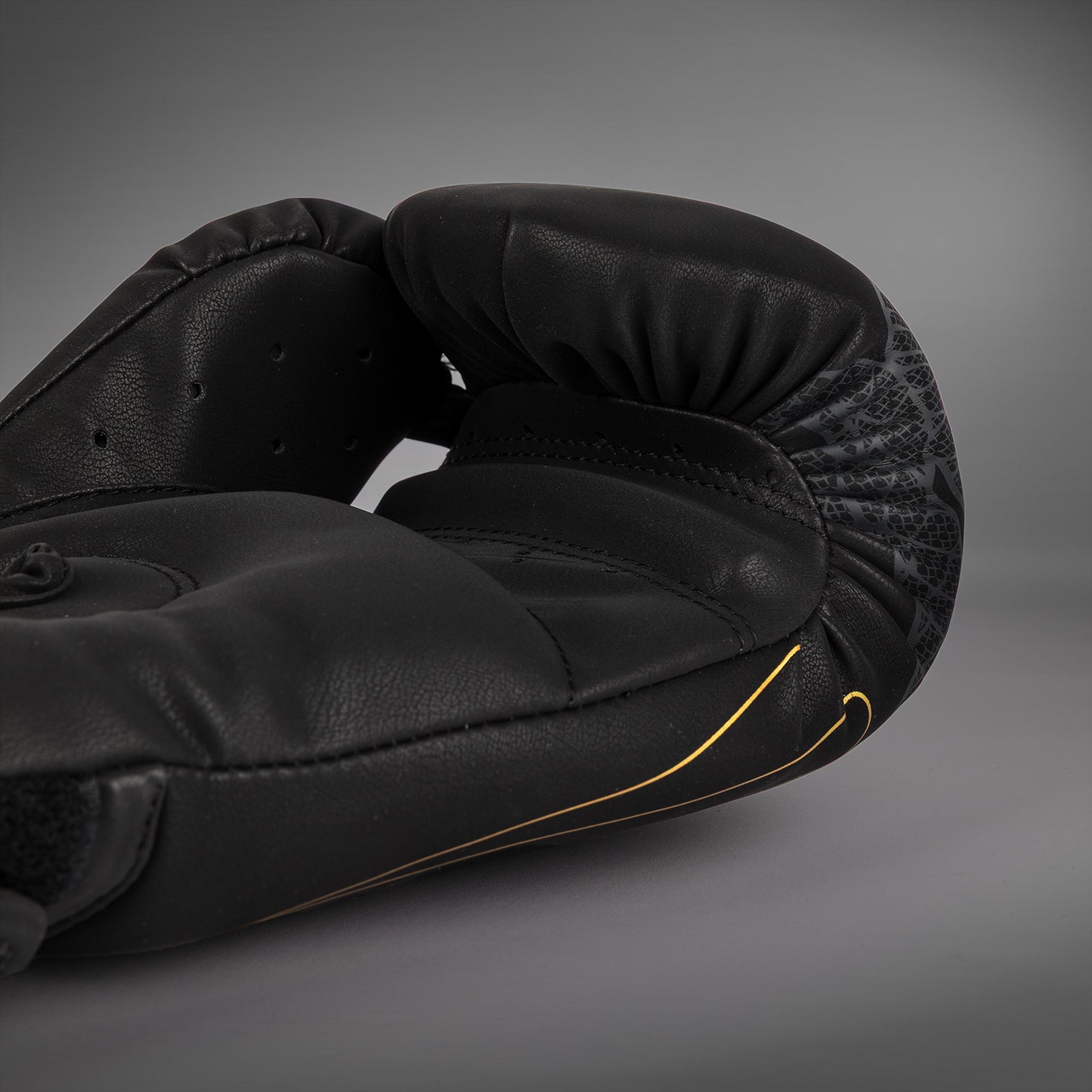 Venum Serpenti Guanti da boxe – Nero/Argento/Oro