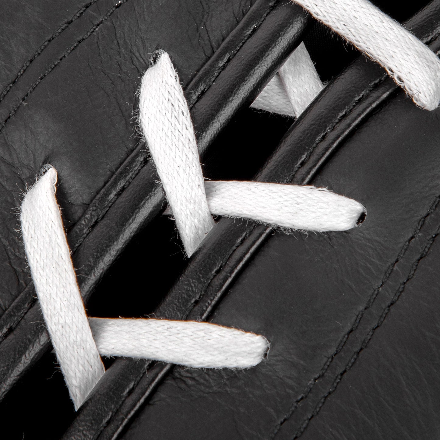 Guantoni da boxe professionali Venum Hammer con lacci - Nero/Bianco