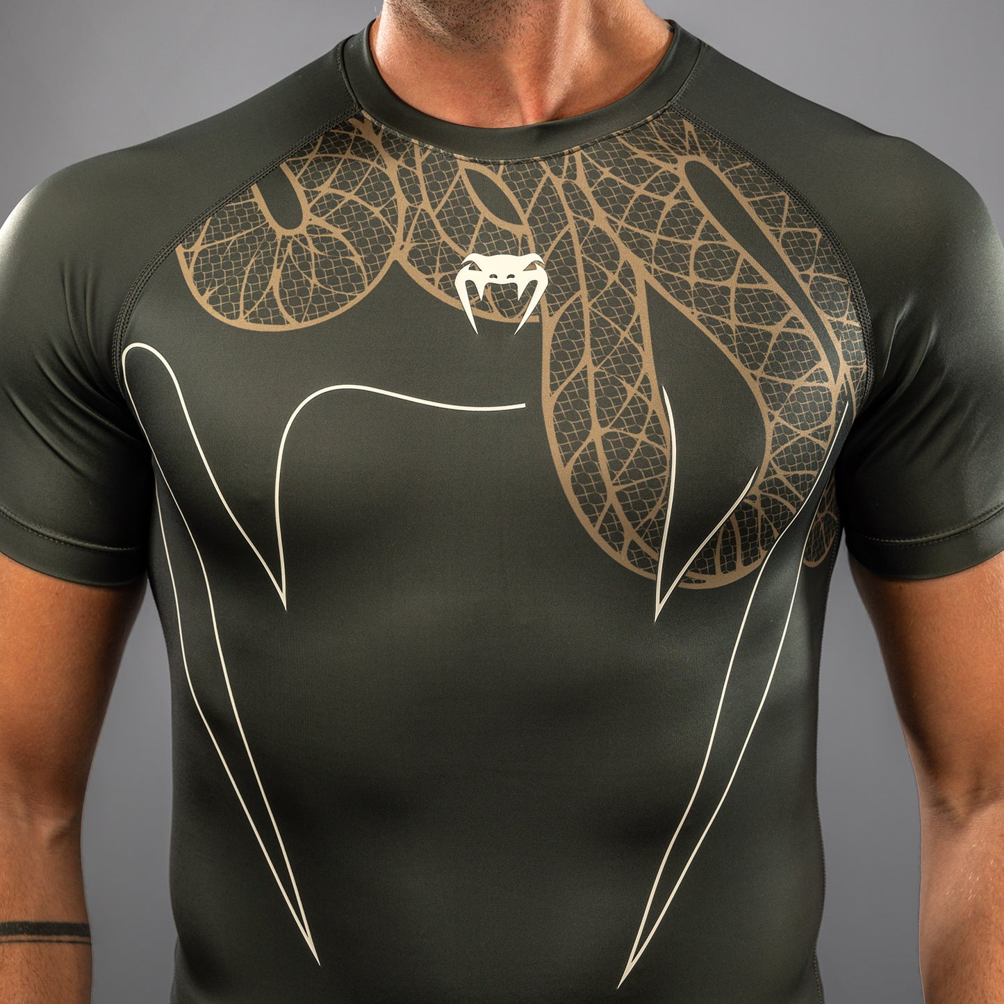 Venum Serpenti Rashguard a maniche corte – Kaki/Bronzo/Avorio