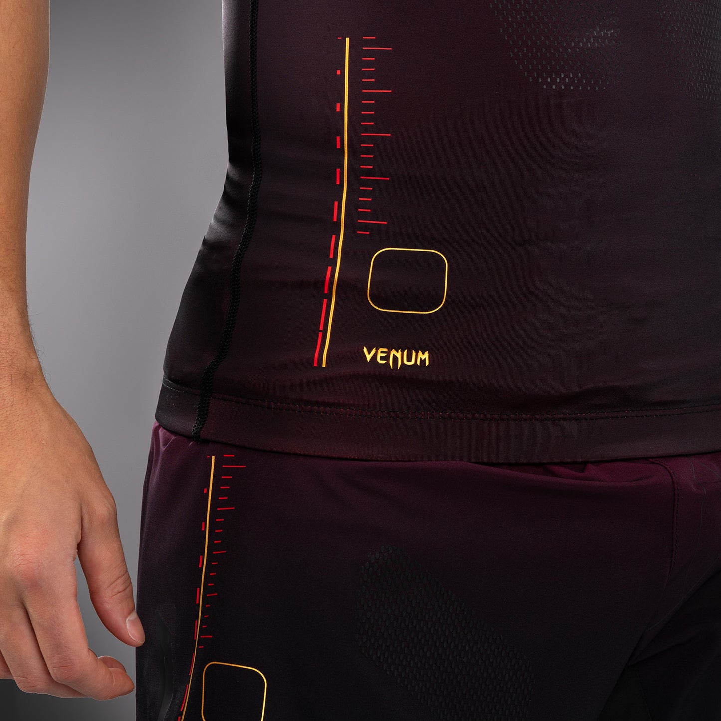 Venum Tactical XT Rashguard senza maniche - Nero/Bordeaux/Oro