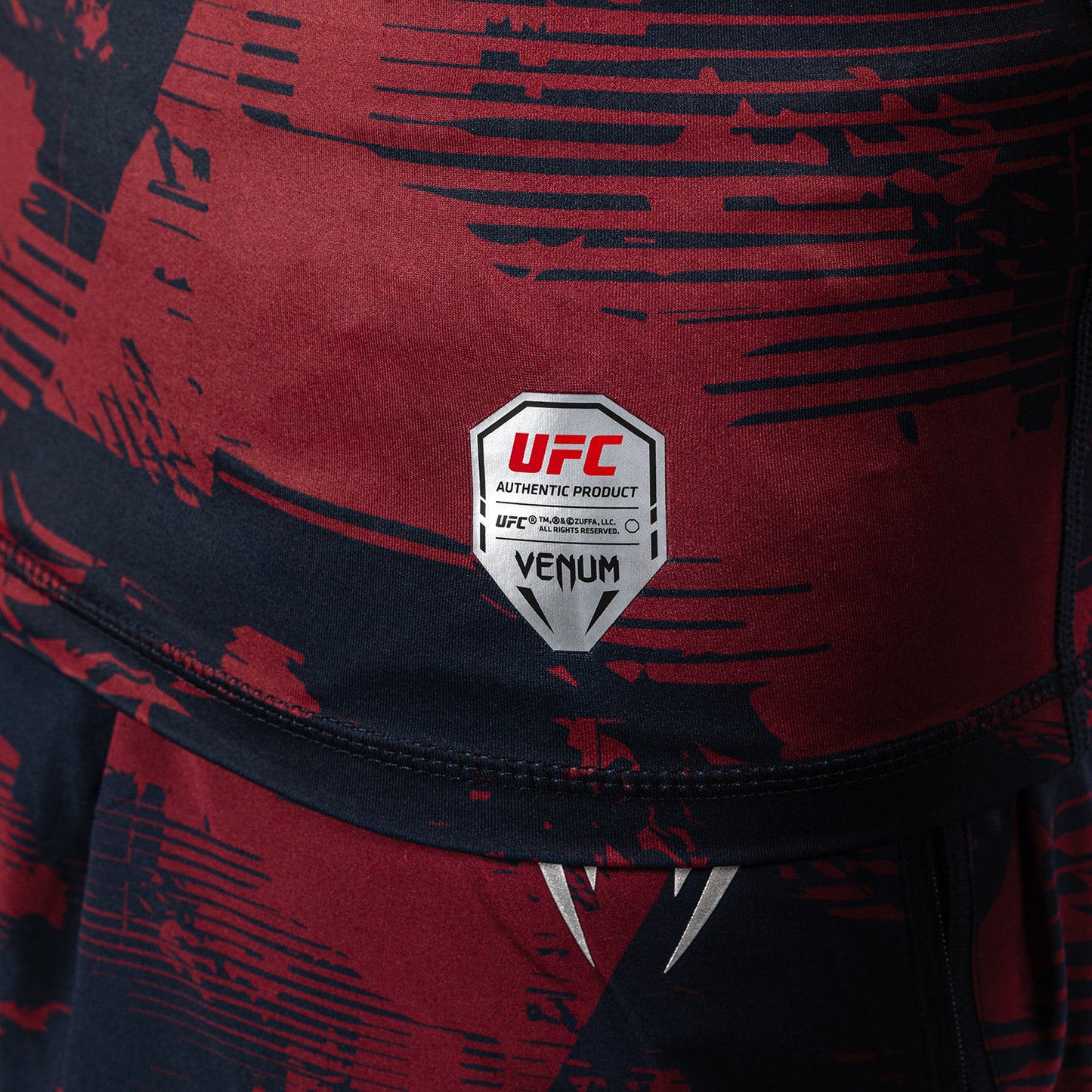 UFC Zenith by Venum Authentic Fight Week Rashguard maniche corte Performance Uomo - Blu navy/Bordeaux/Argento