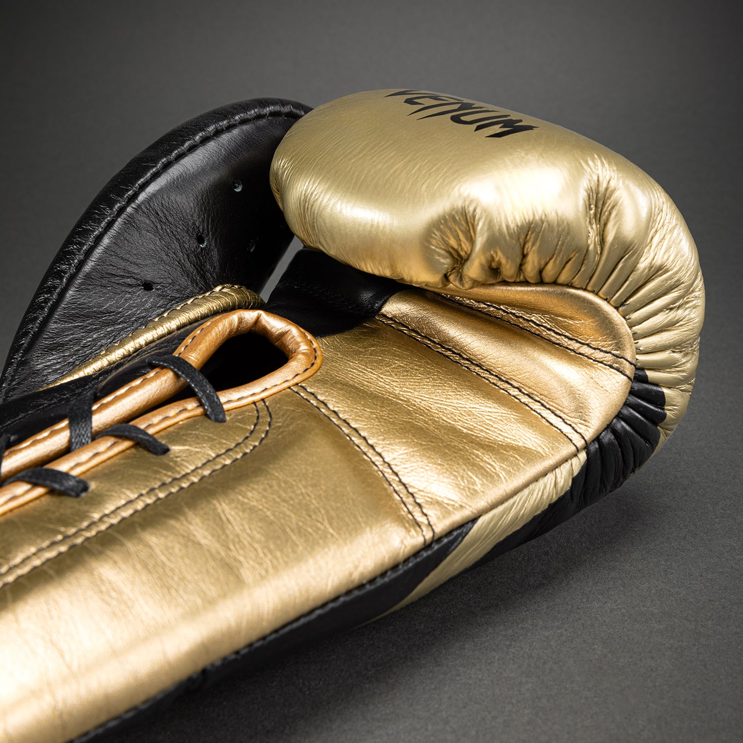 Guantoni da boxe professionali Venum Hammer con lacci - Nero/Oro