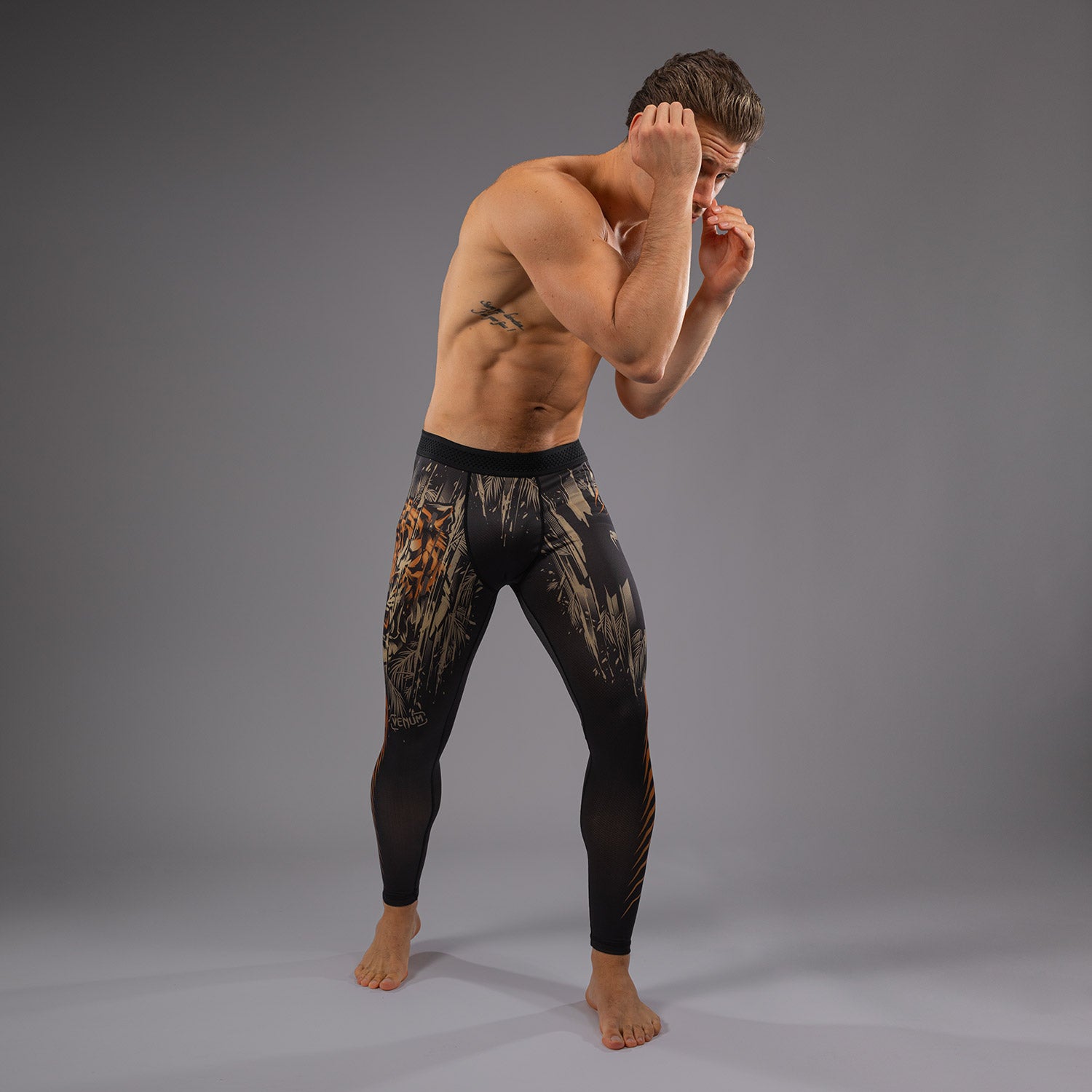 Pantaloni di compressione Venum Dragon's Flight - Nero/Sabbia – Venum alia Pantaloni di compressione Venum Dragon's Flight - Nero/Sabbia – Venum alia