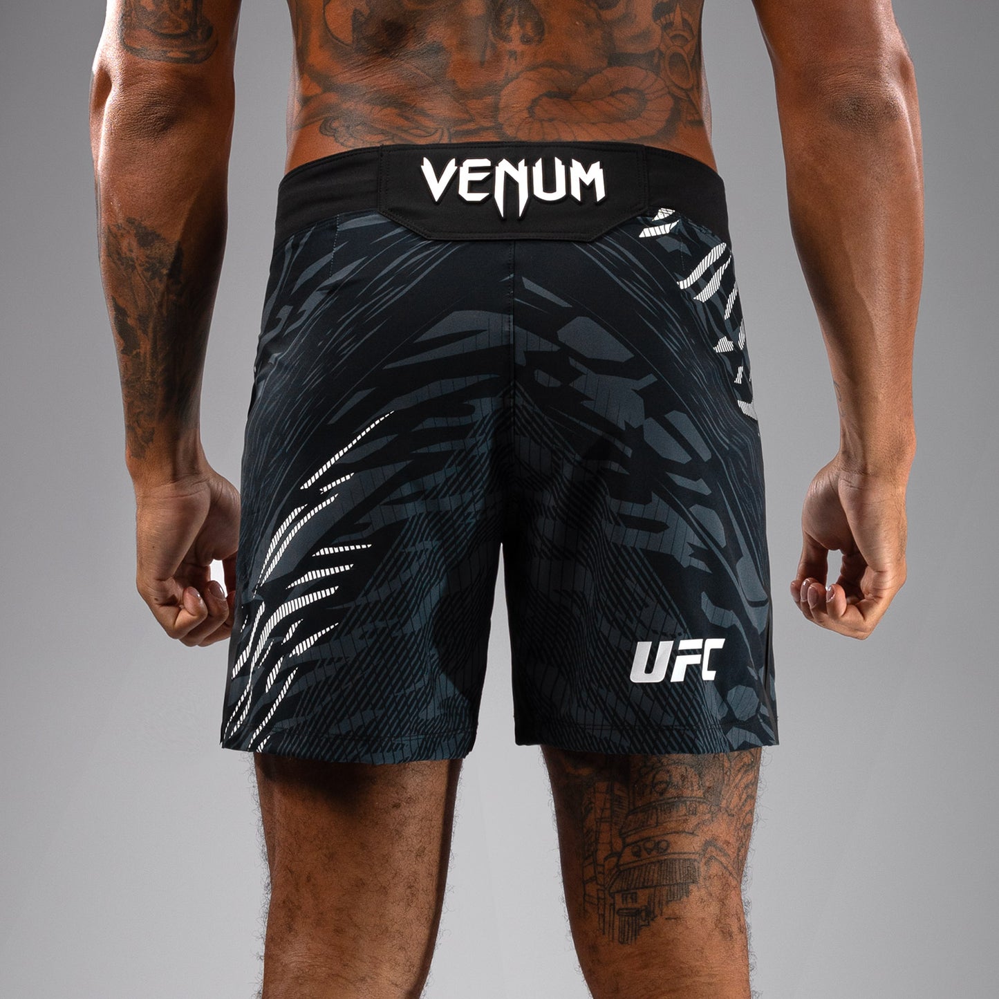 UFC Fusion by Venum Authentic Fight Night Shorts da Lotta per Uomo - Fit Corto - Nero