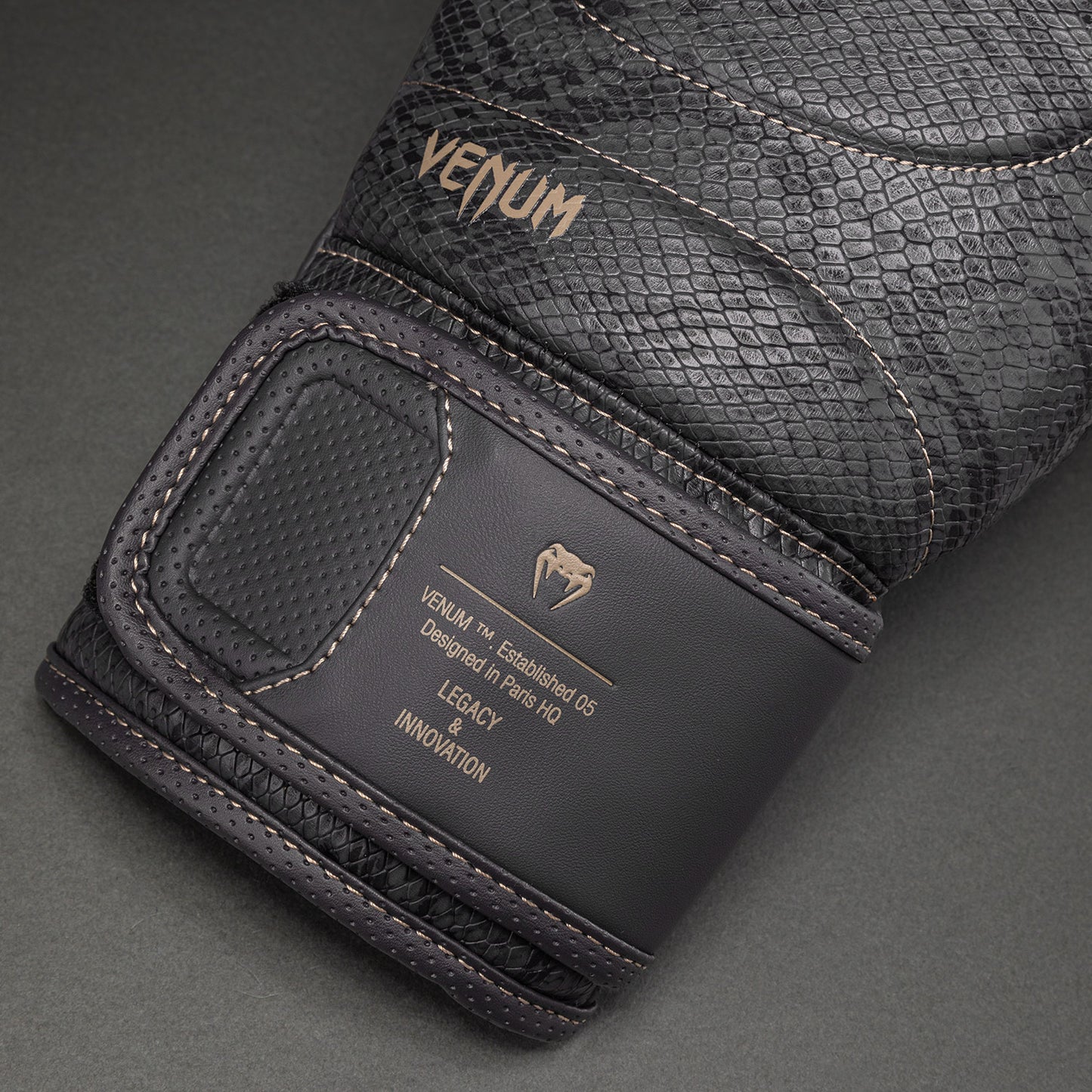 Venum Impact Evo Scales Guanti da boxe – Grigio Scuro