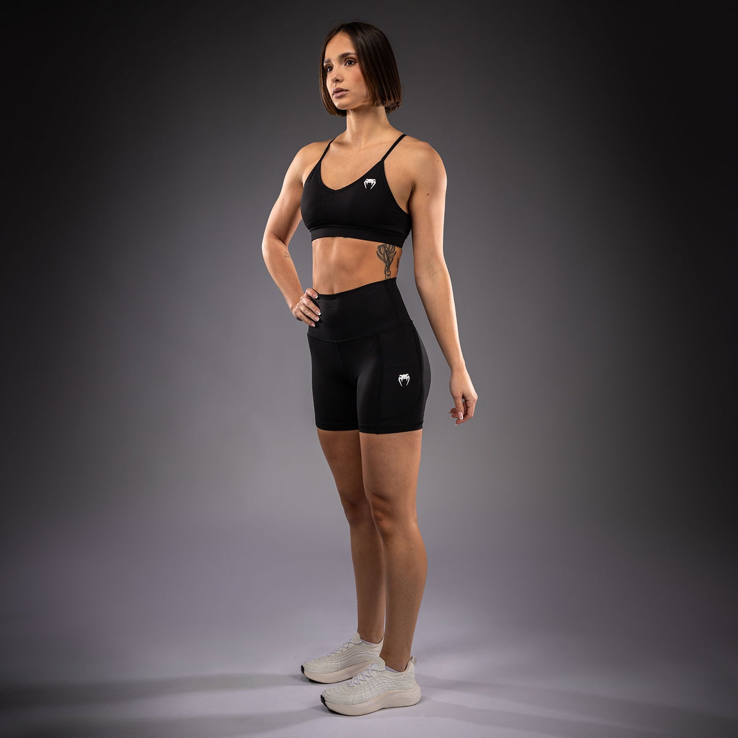 Venum Essential pantaloncini a compressione da donna - Nero