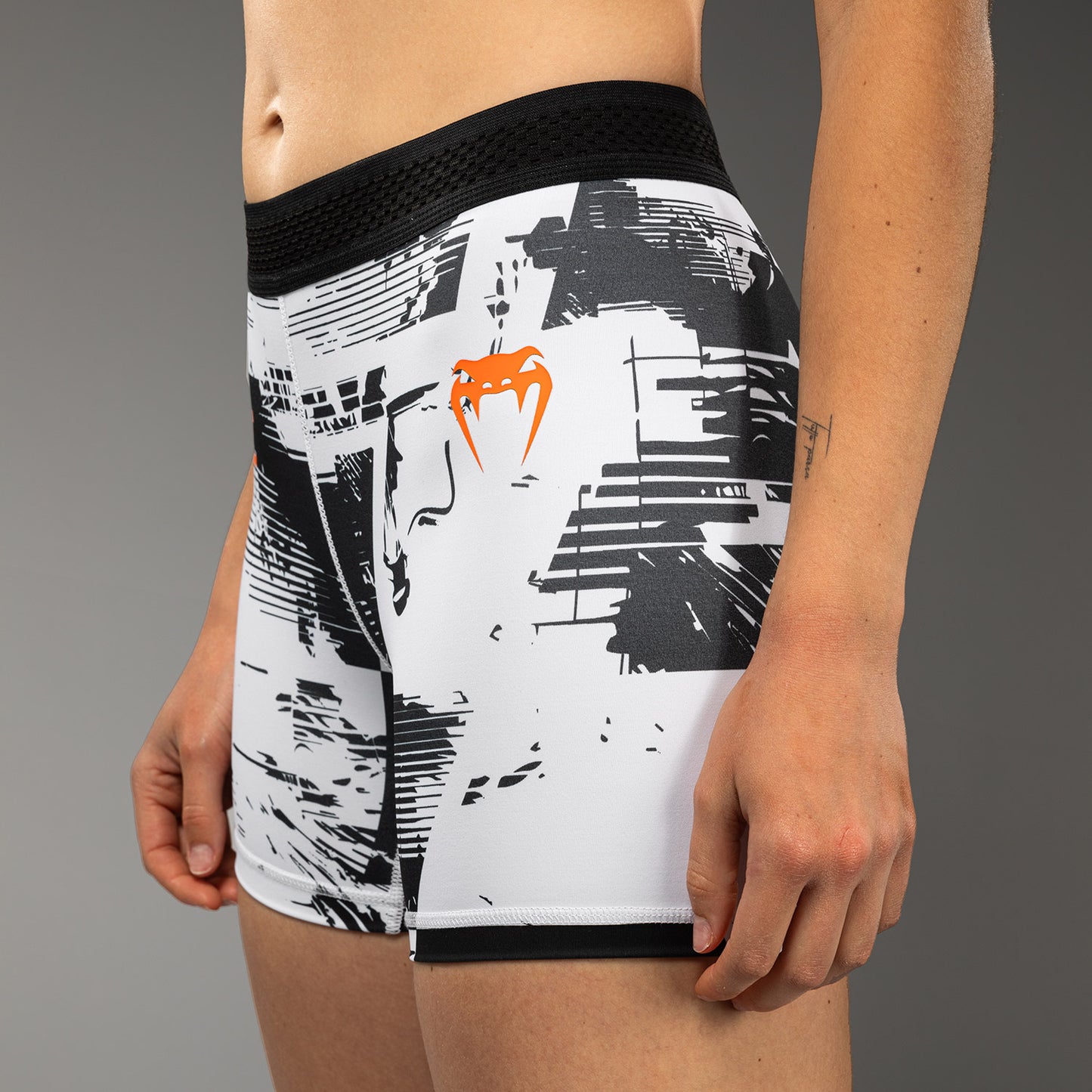 UFC Zenith by Venum Authentic Fight Week Pantaloncini Vale Tudo Performance Donna - Bianco