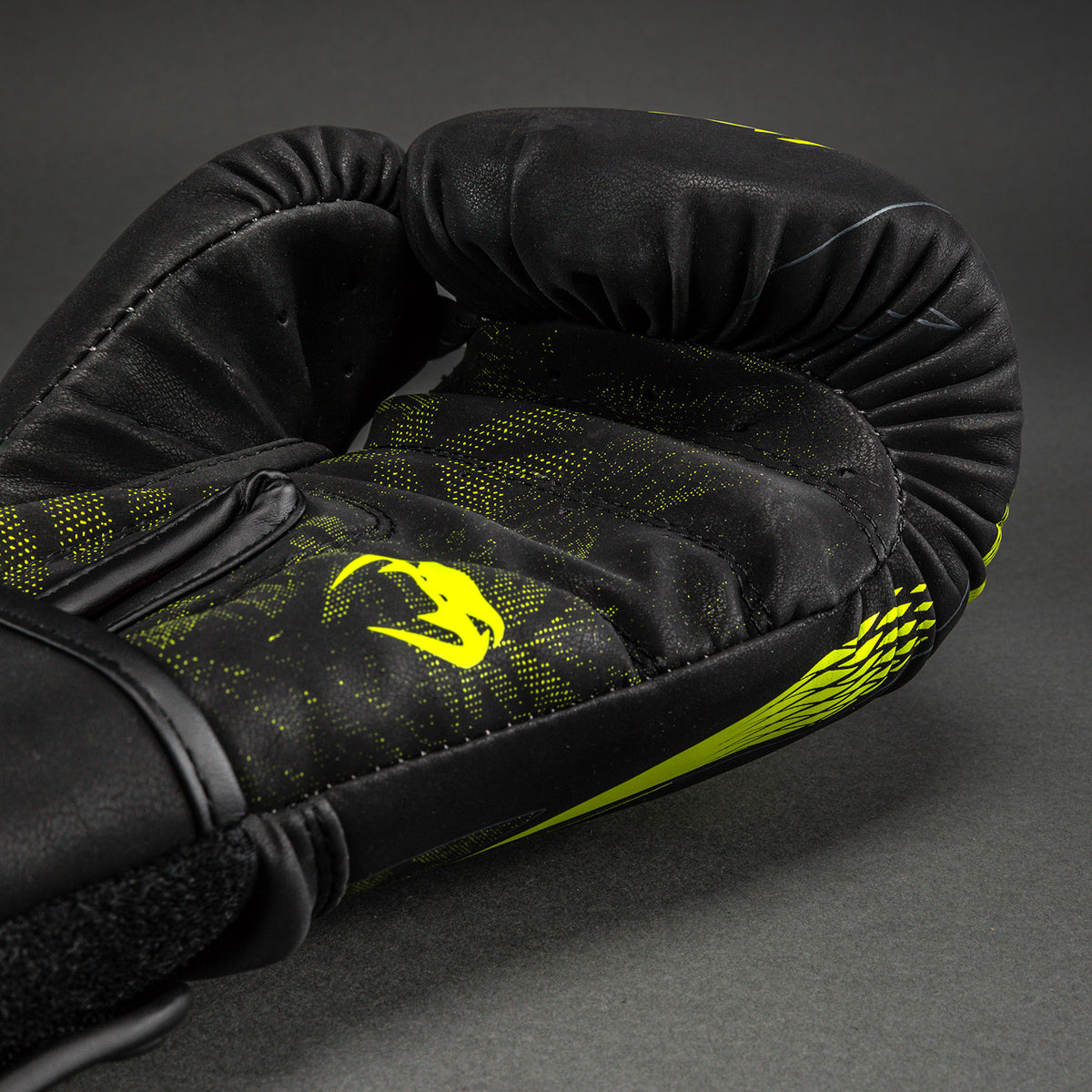 Venum Impact Amazonia Reborn Guantoni da boxe Impact - Nero/Verde