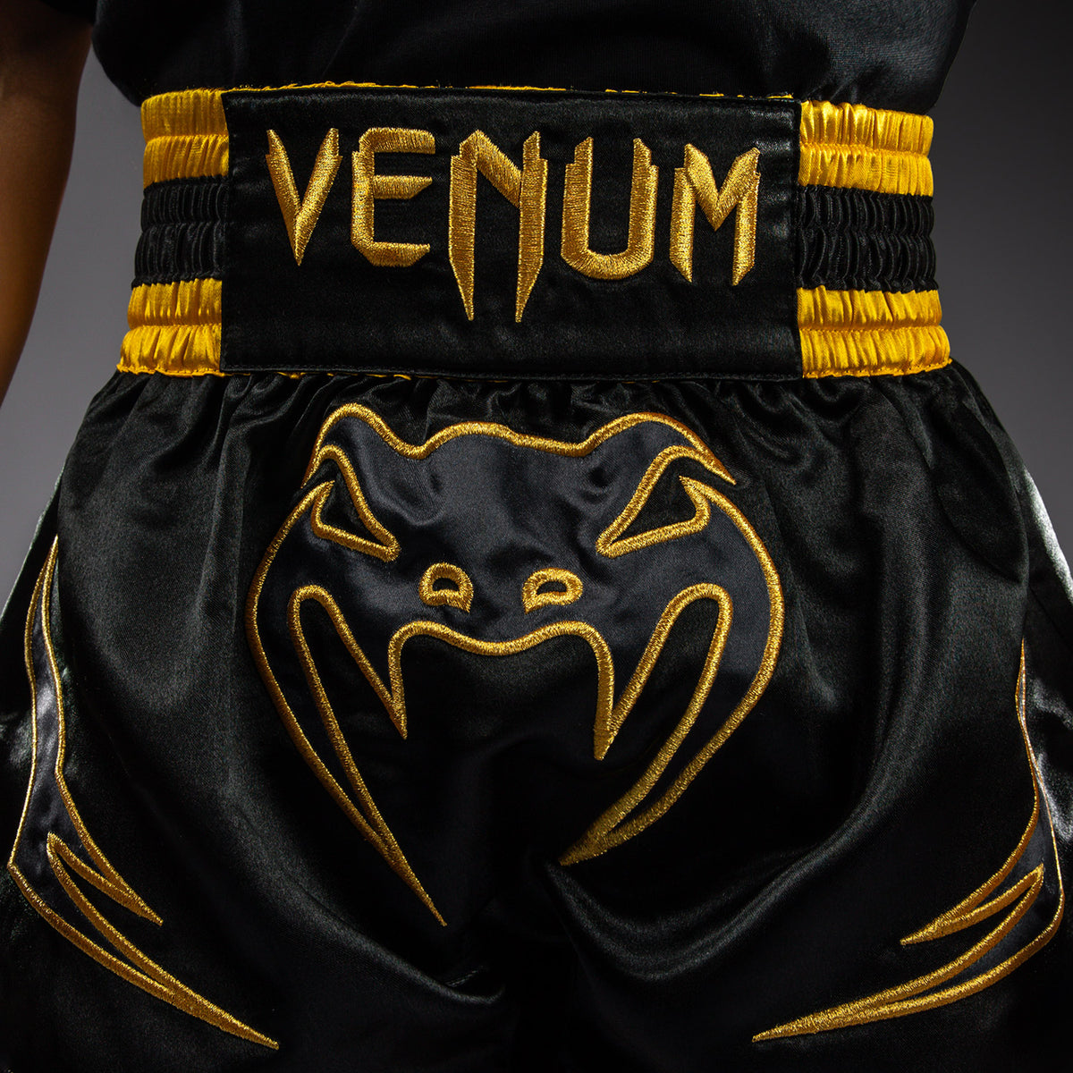Venum Bangkok Fury Pantaloncini da Muay Thai per bambini - Nero/Oro
