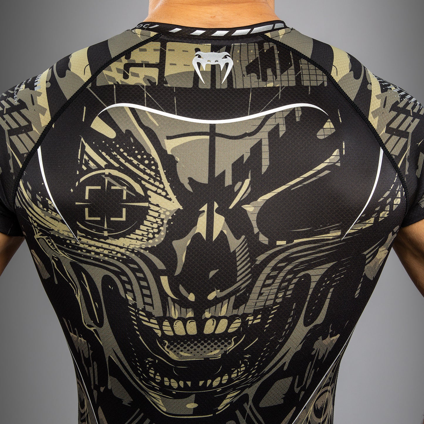 Venum Invader Rashguard a Maniche Corte - Nero/Sabbia