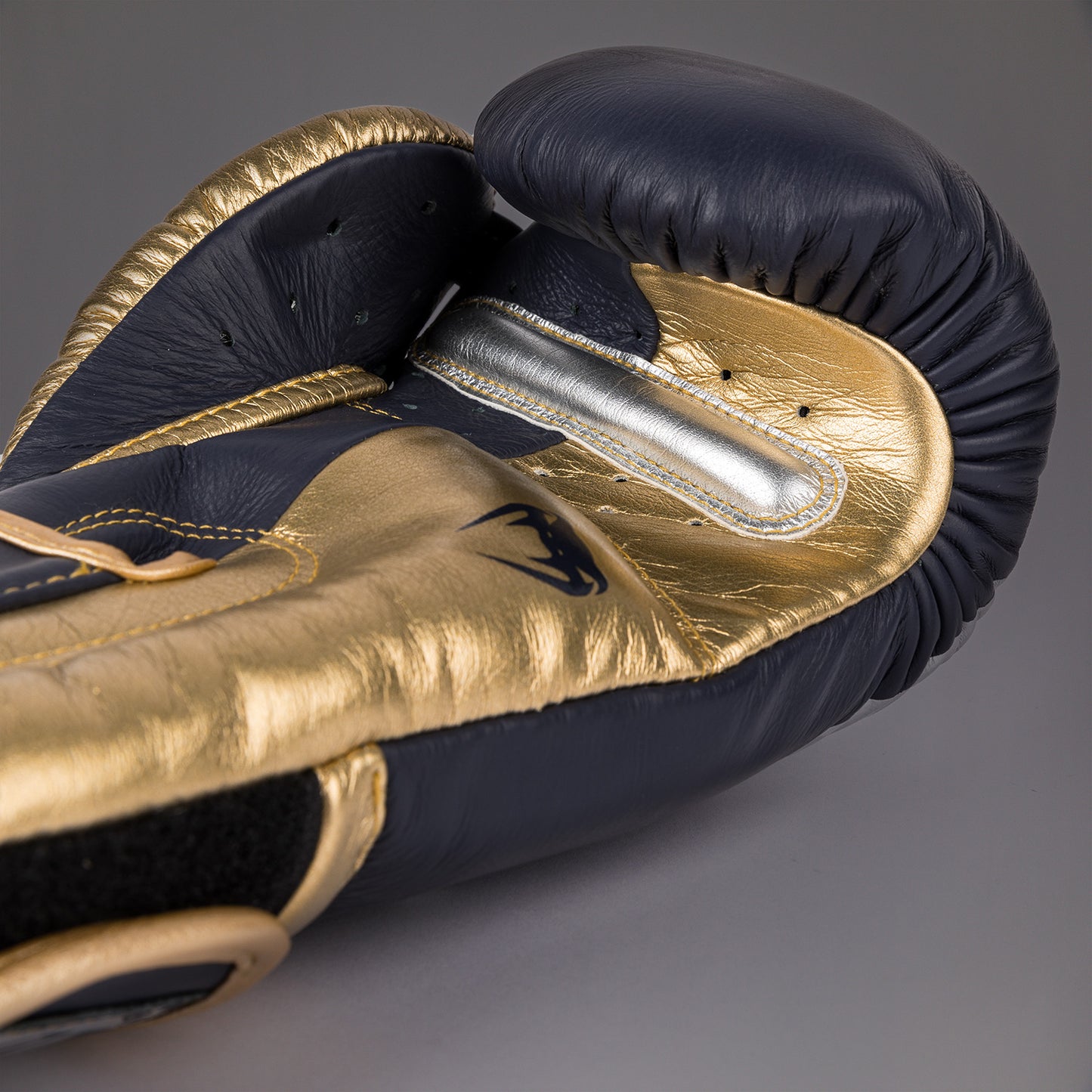 Venum Giant 3.0 Guanti da pugilato - Marina Militare/Oro - Edizione speciale