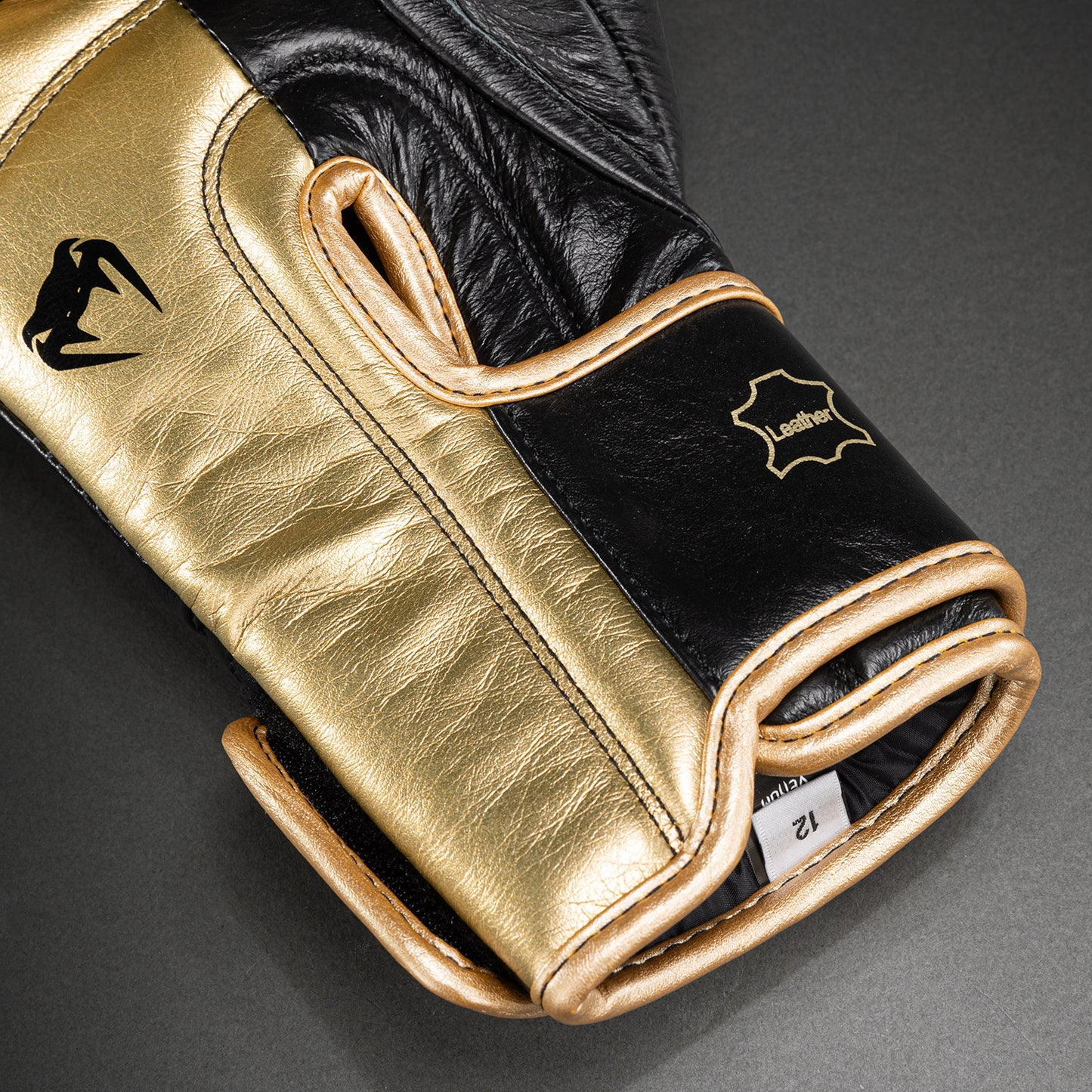 Guantoni da boxe Venum Hammer Pro con chiusura in velcro - Nero/Oro