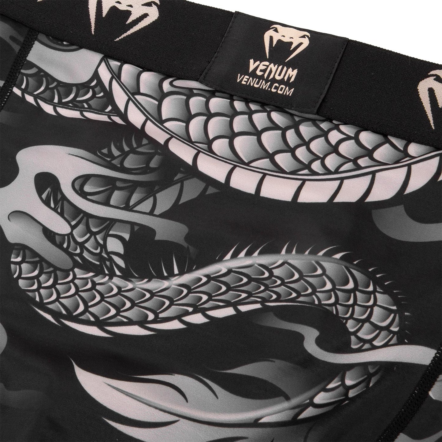 Pantaloncini a compressione Venum Dragon's Flight - Nero/Sabbia