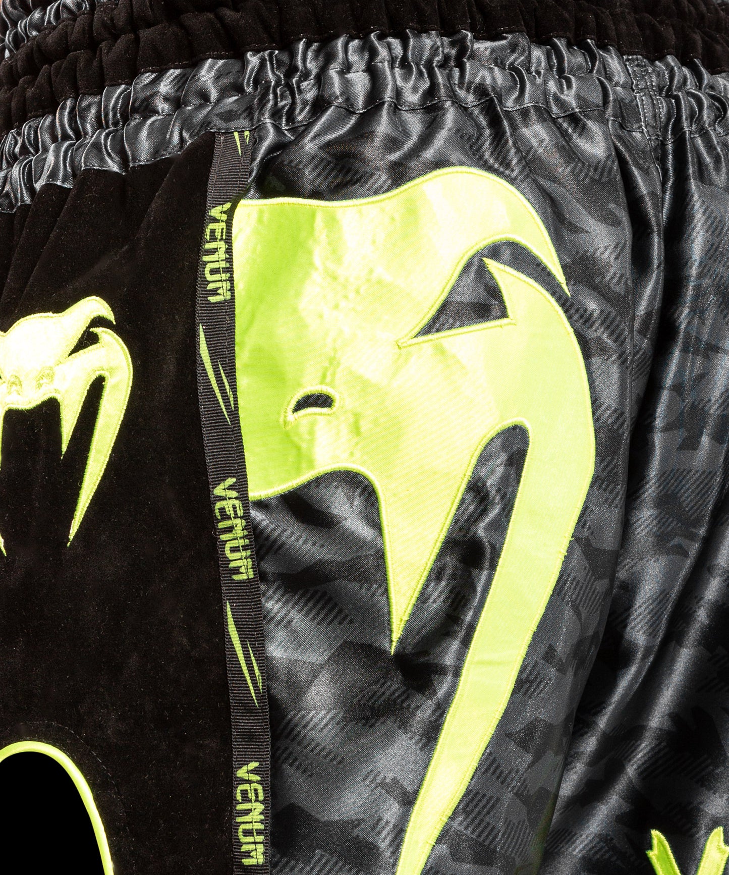 Pantaloncini da Muay Thai Venum Giant Camo - Nero/Giallo