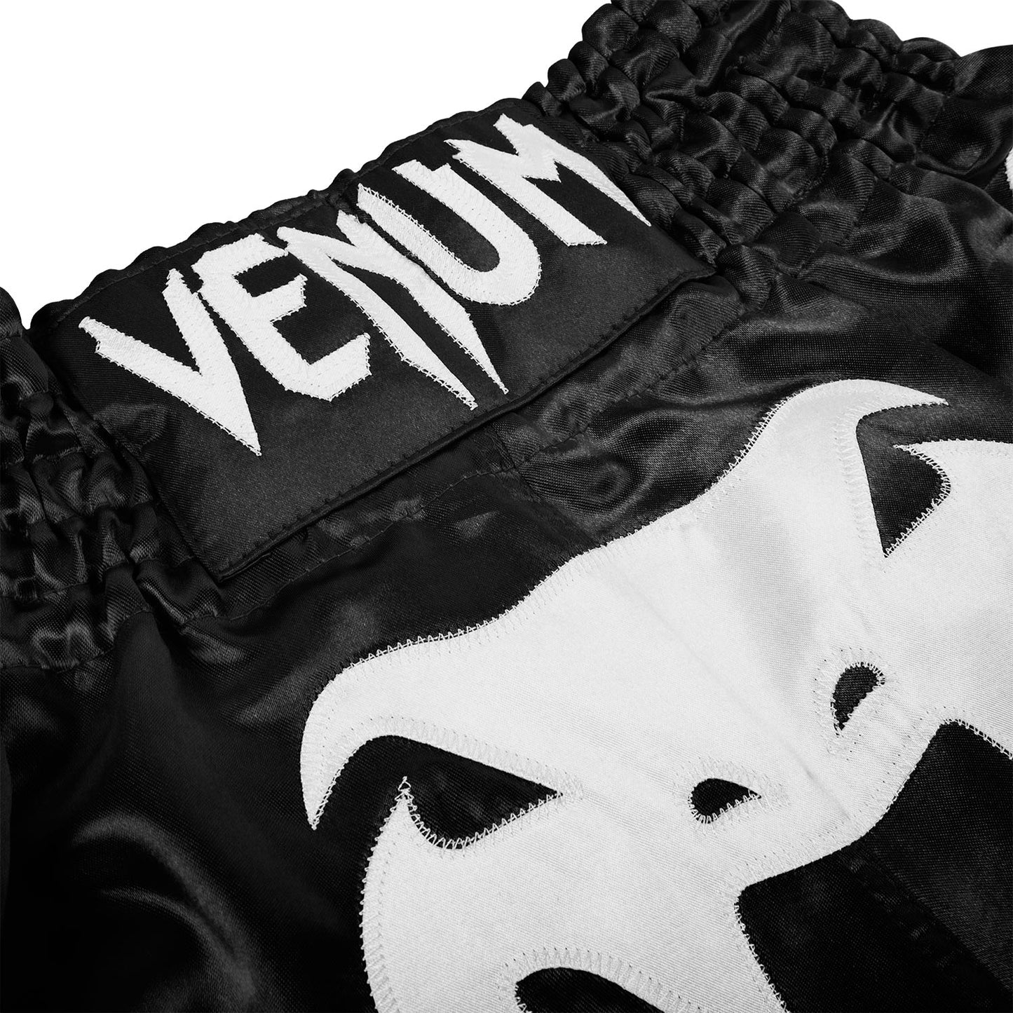 Pantaloncini da Muay Thai Venum Bangkok Inferno - Nero/Bianco
