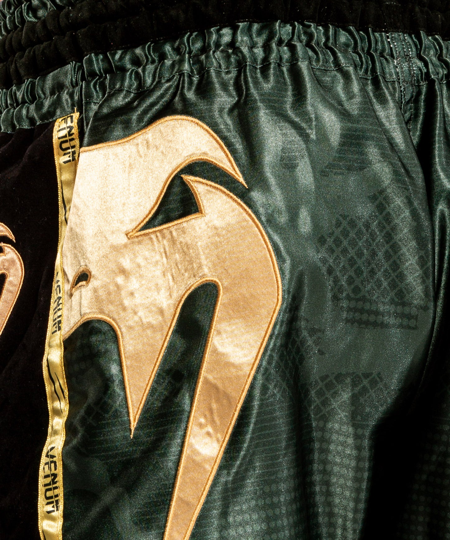 Pantaloncini da Muay Thai Venum Giant Camo - Cachi/Oro