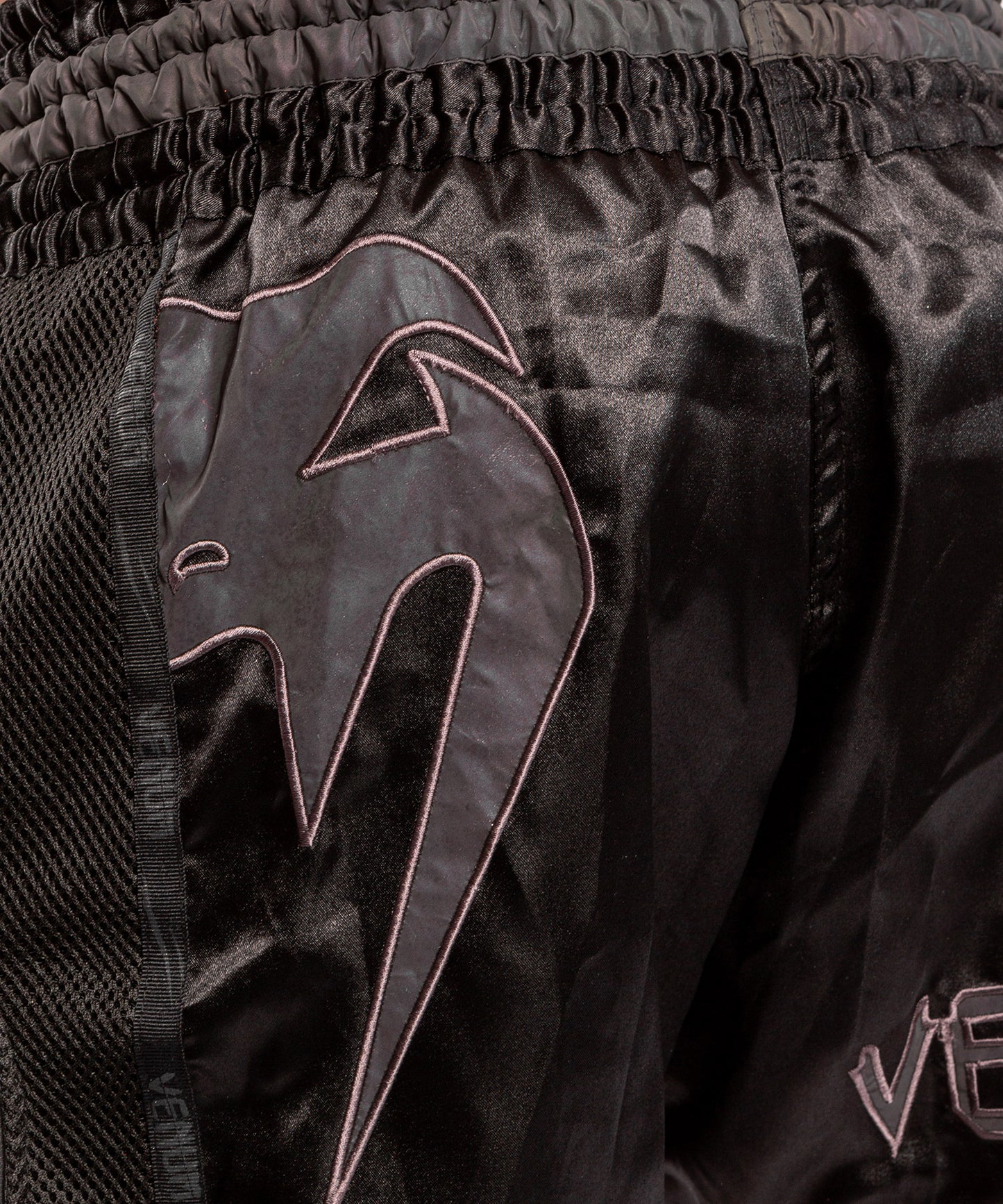 Pantaloncini da Muay Thai Venum Giant Glow - Nero