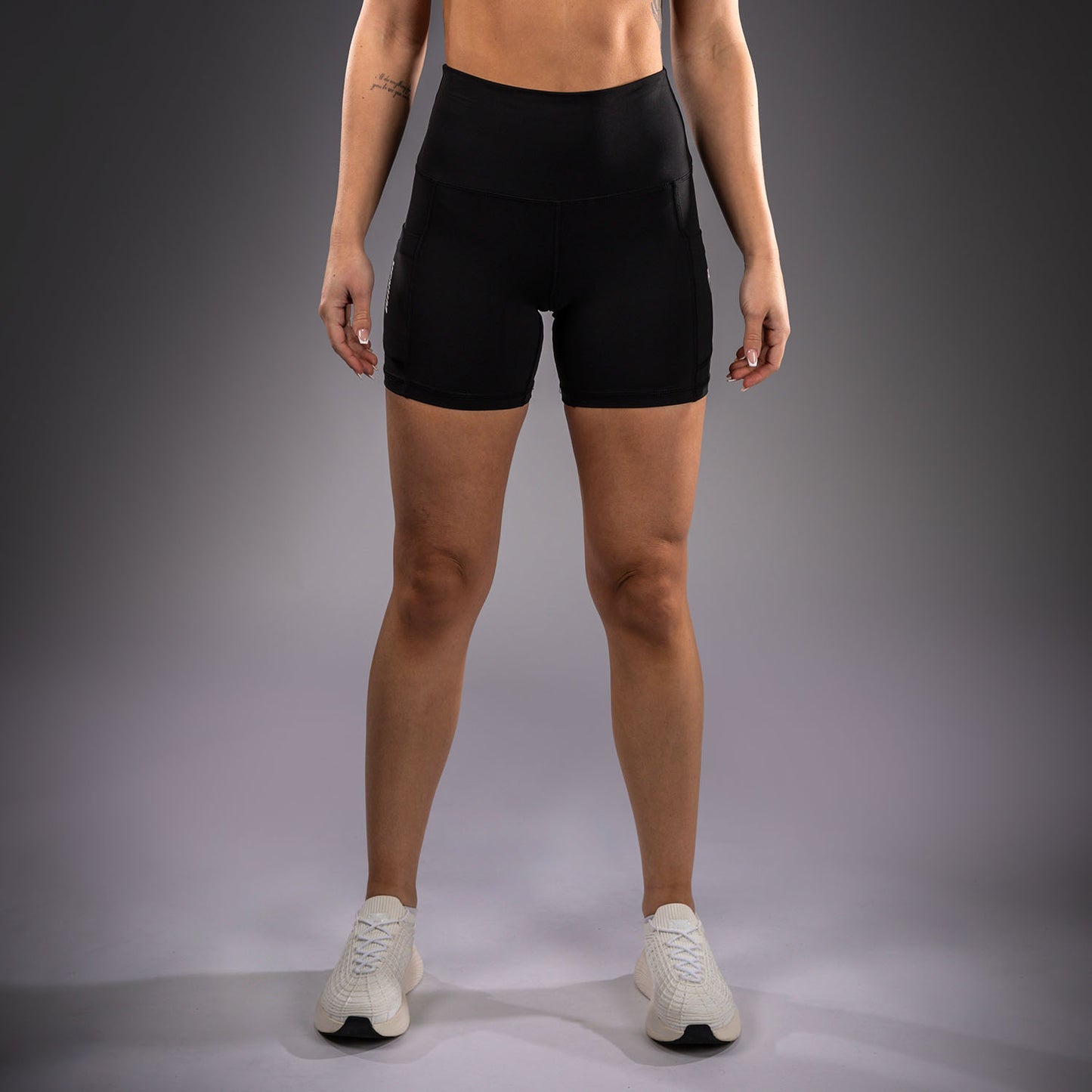 Venum Essential pantaloncini a compressione da donna - Nero