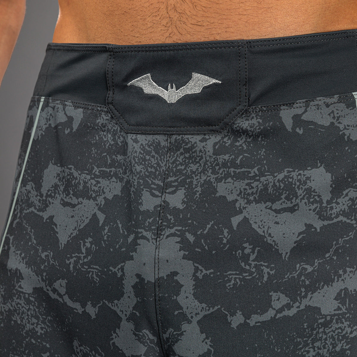 Venum x Batman Fightshort - Grigio