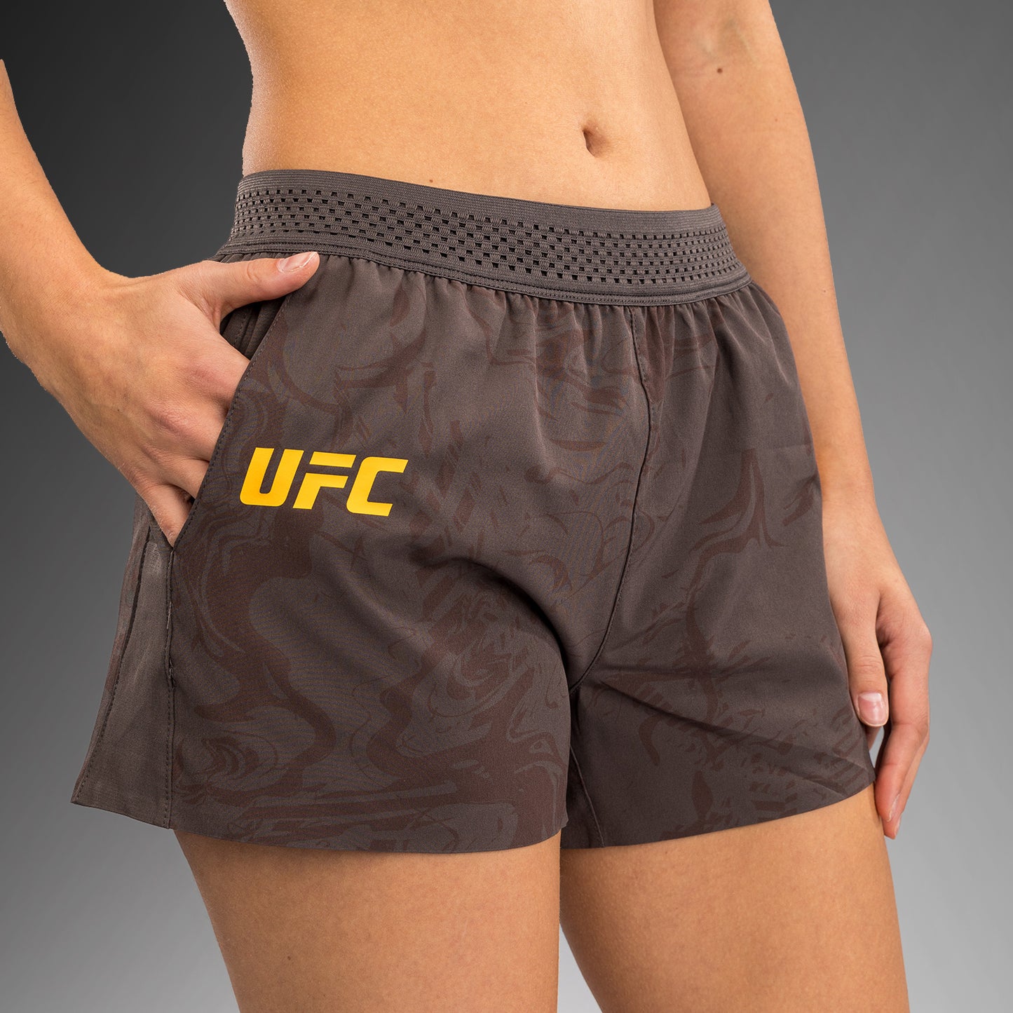 UFC Fusion by Venum Fight Week Shorts Performance per Donna - Marrone terra