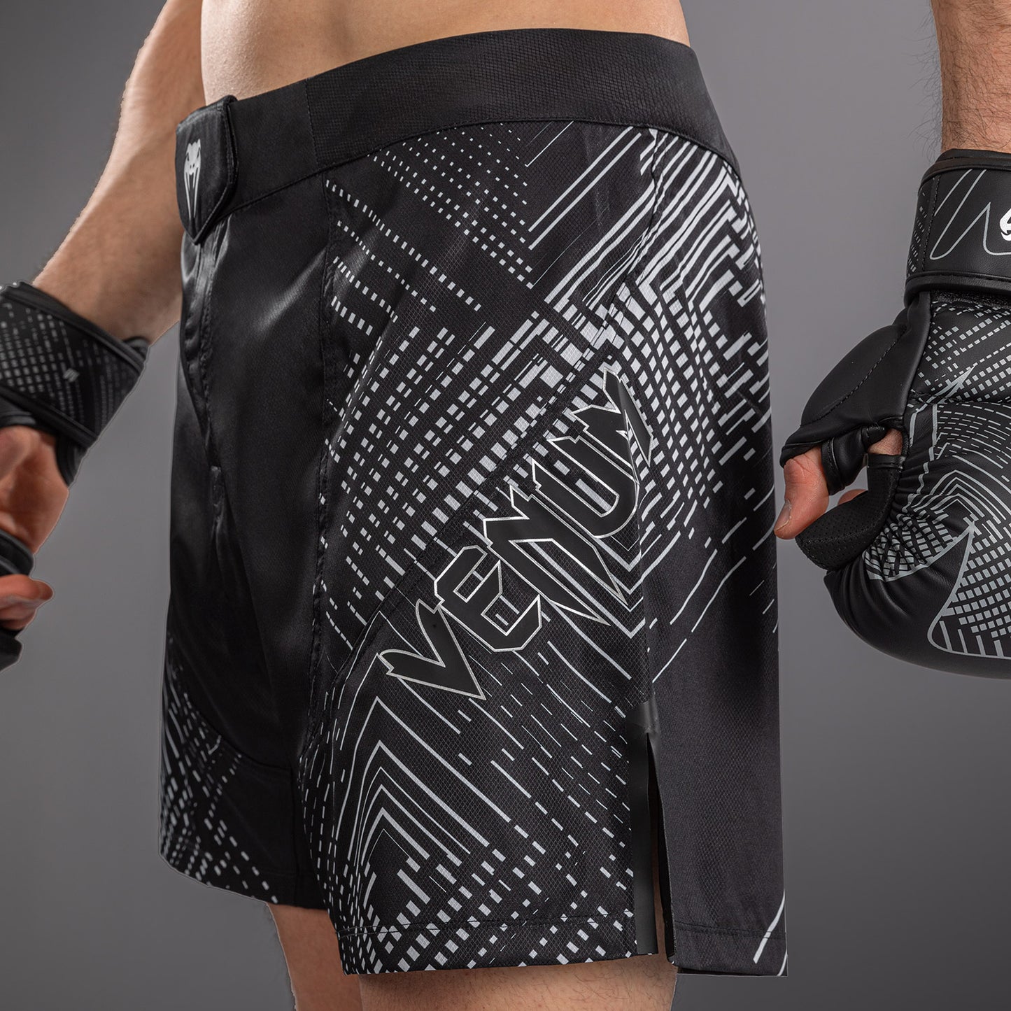 Venum Midnight Fury Pantaloncini da Combattimento – Nero/Grigio/Argento