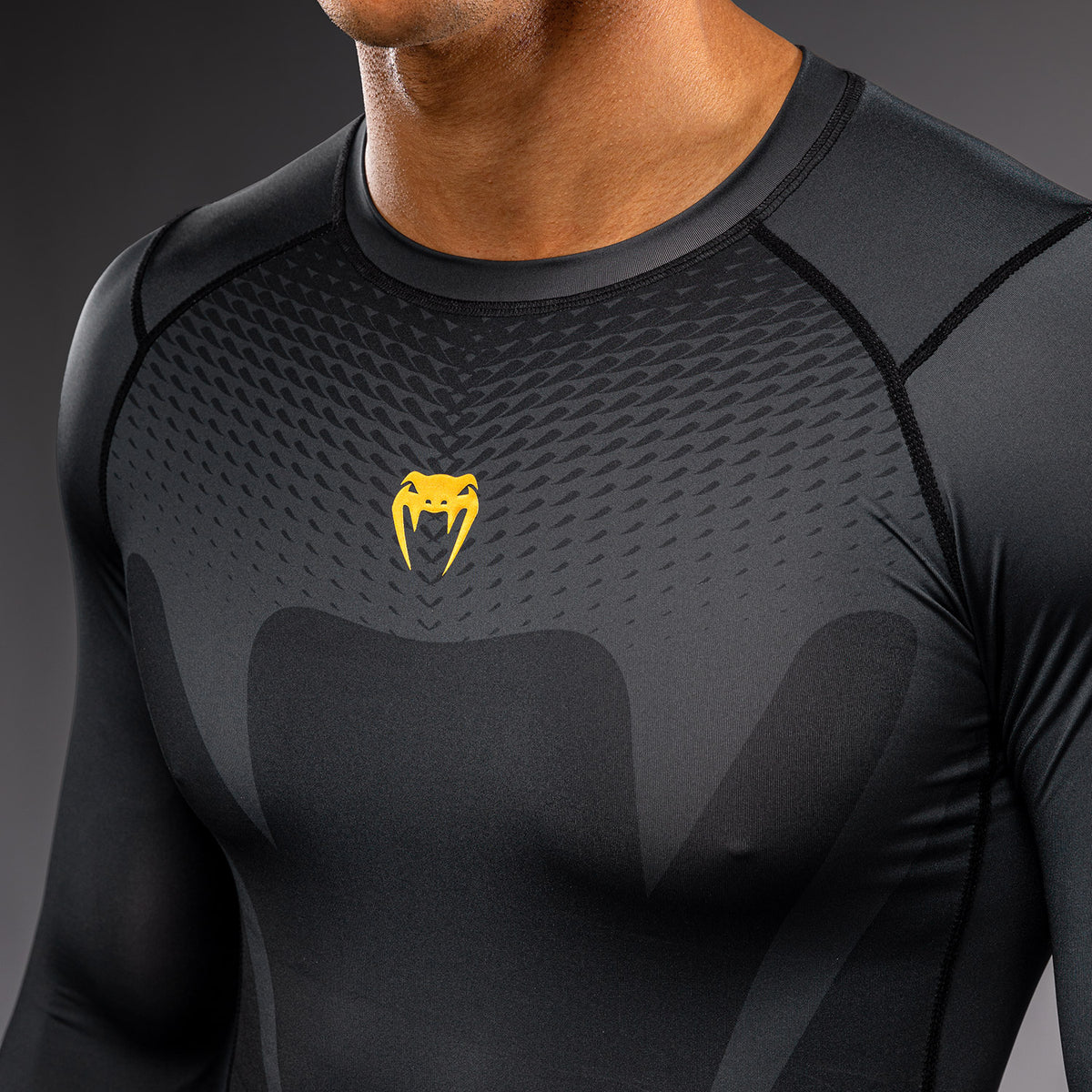 Venum Attack Rashguard a maniche lunghe - Nero/Oro