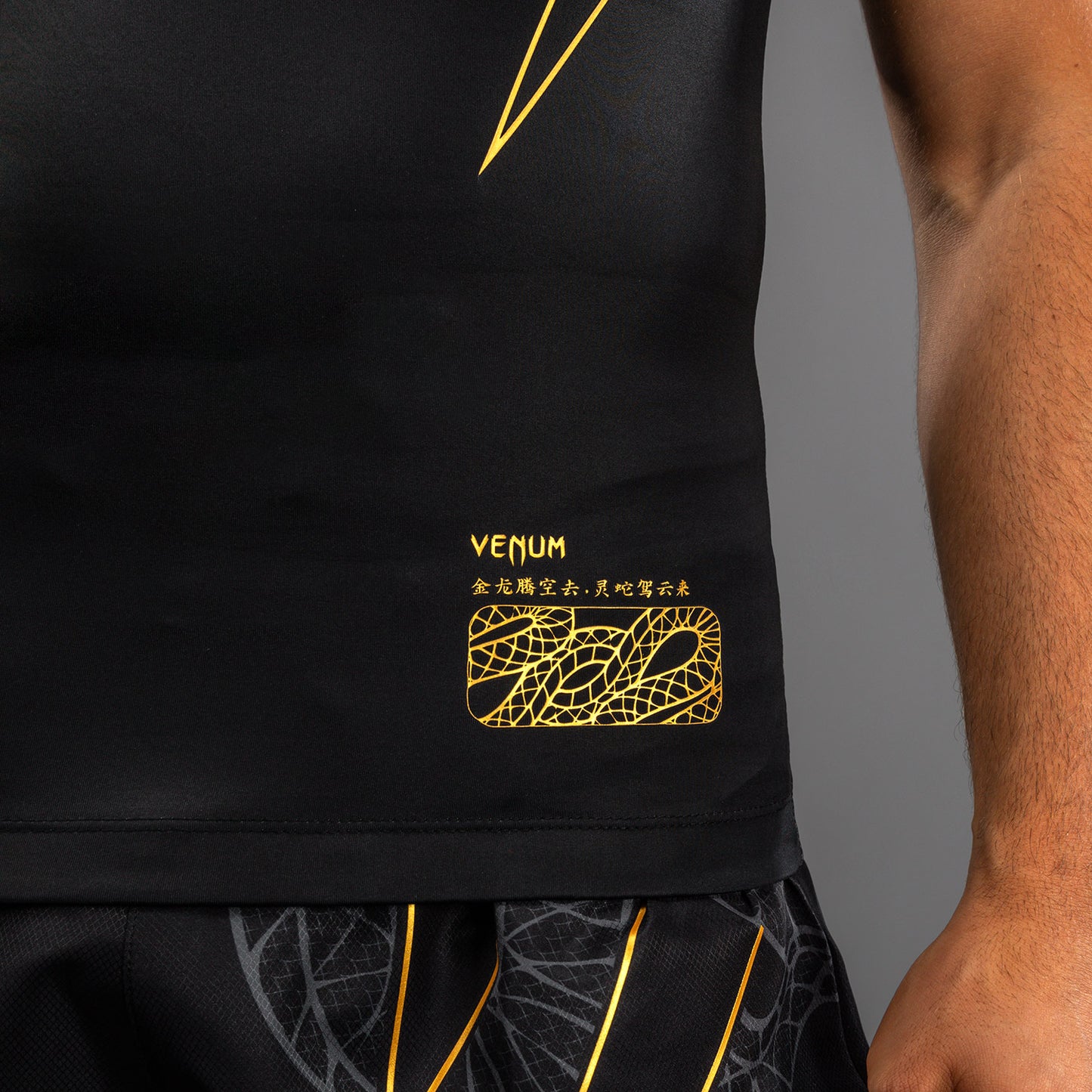 Venum Serpenti Rashguard Senza Maniche – Nero/Argento/Oro