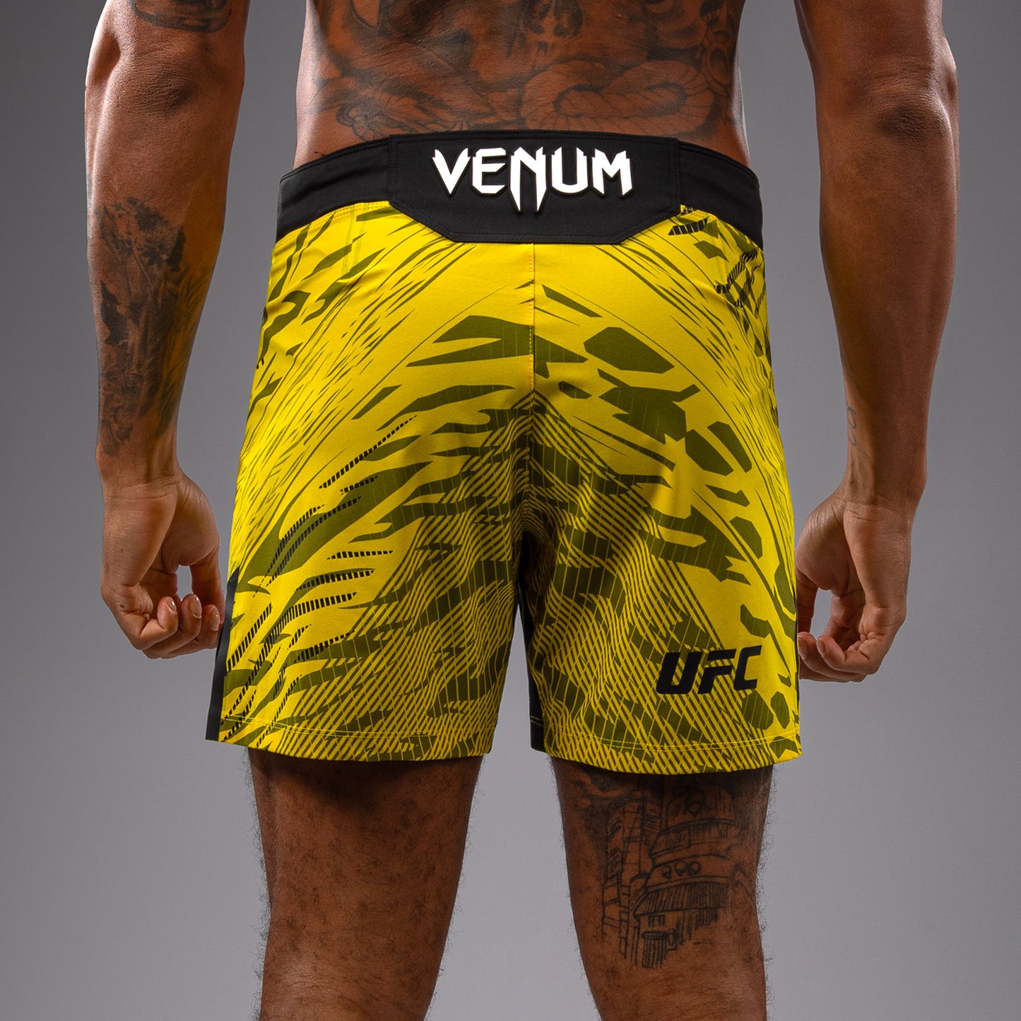 UFC Fusion by Venum Authentic Fight Night Shorts da Lotta per Uomo - Fit Corto - Giallo