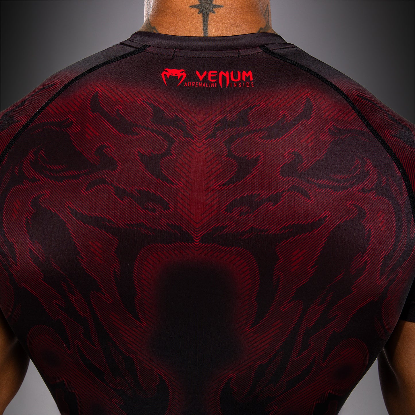 Venum Spectre Rashguard a Maniche Corte – Nero/Rosso